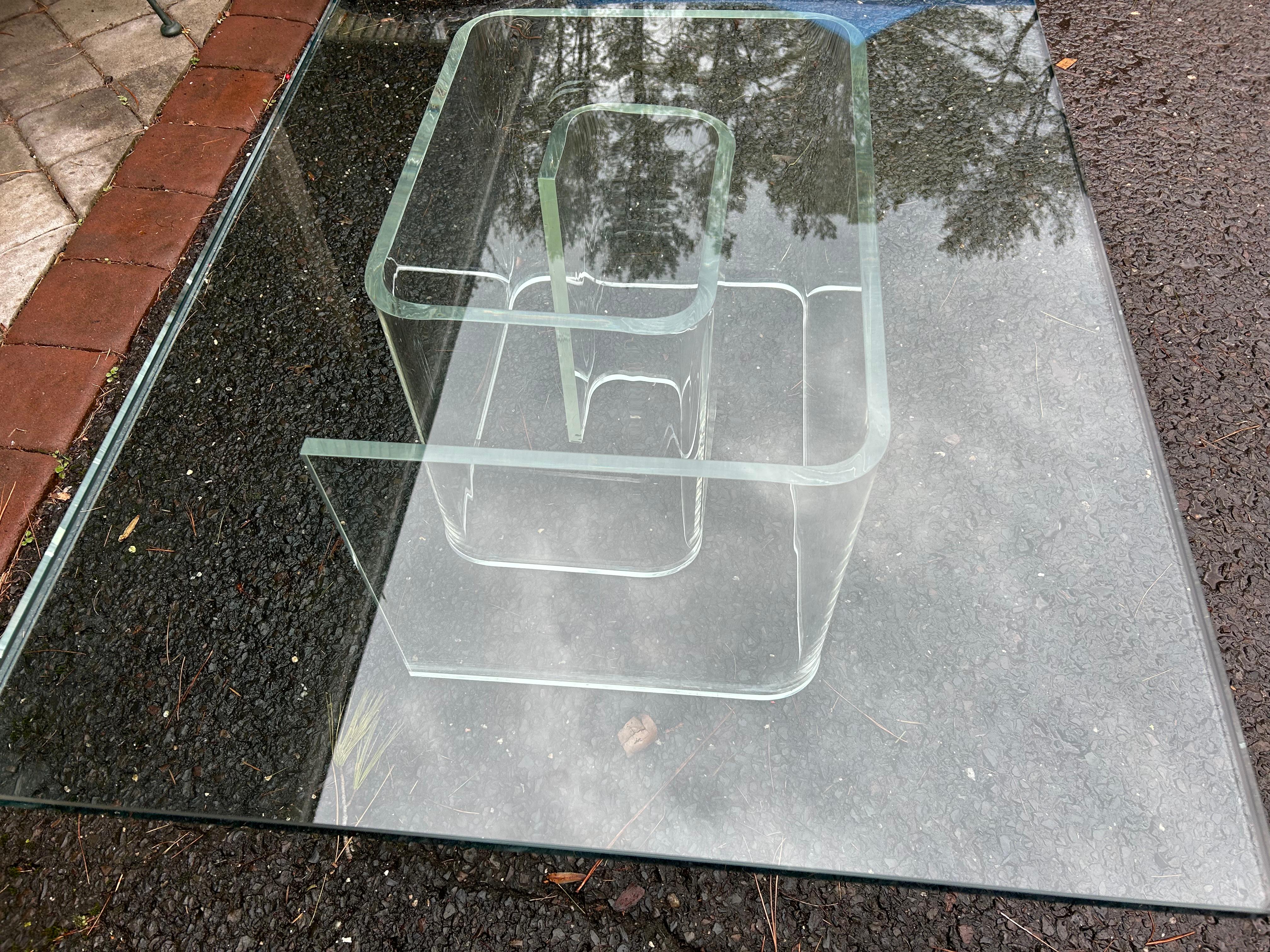 Wonderful Mid Century Lucite Snail Base Glass Top Cocktail Coffee Table For Sale 4