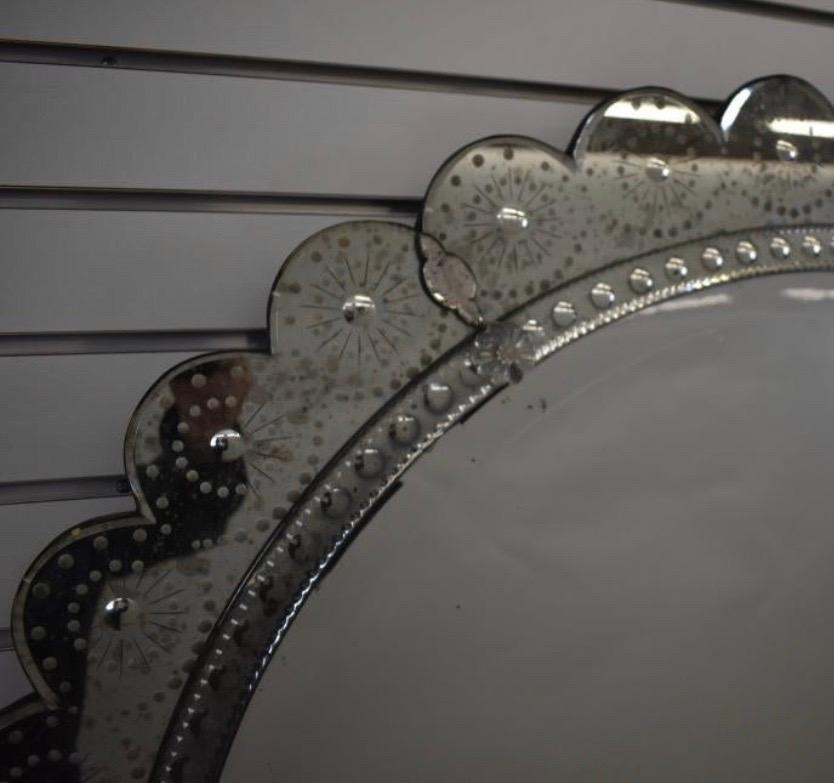 Wonderful Mid-Century Modern Round Venetian Italian Scalloped Beveled Mirror In Good Condition In Roslyn, NY