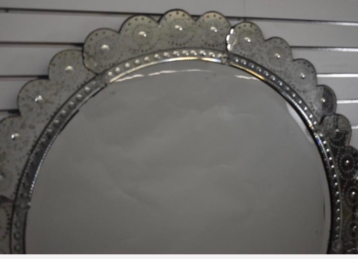 20th Century Wonderful Mid-Century Modern Round Venetian Italian Scalloped Beveled Mirror