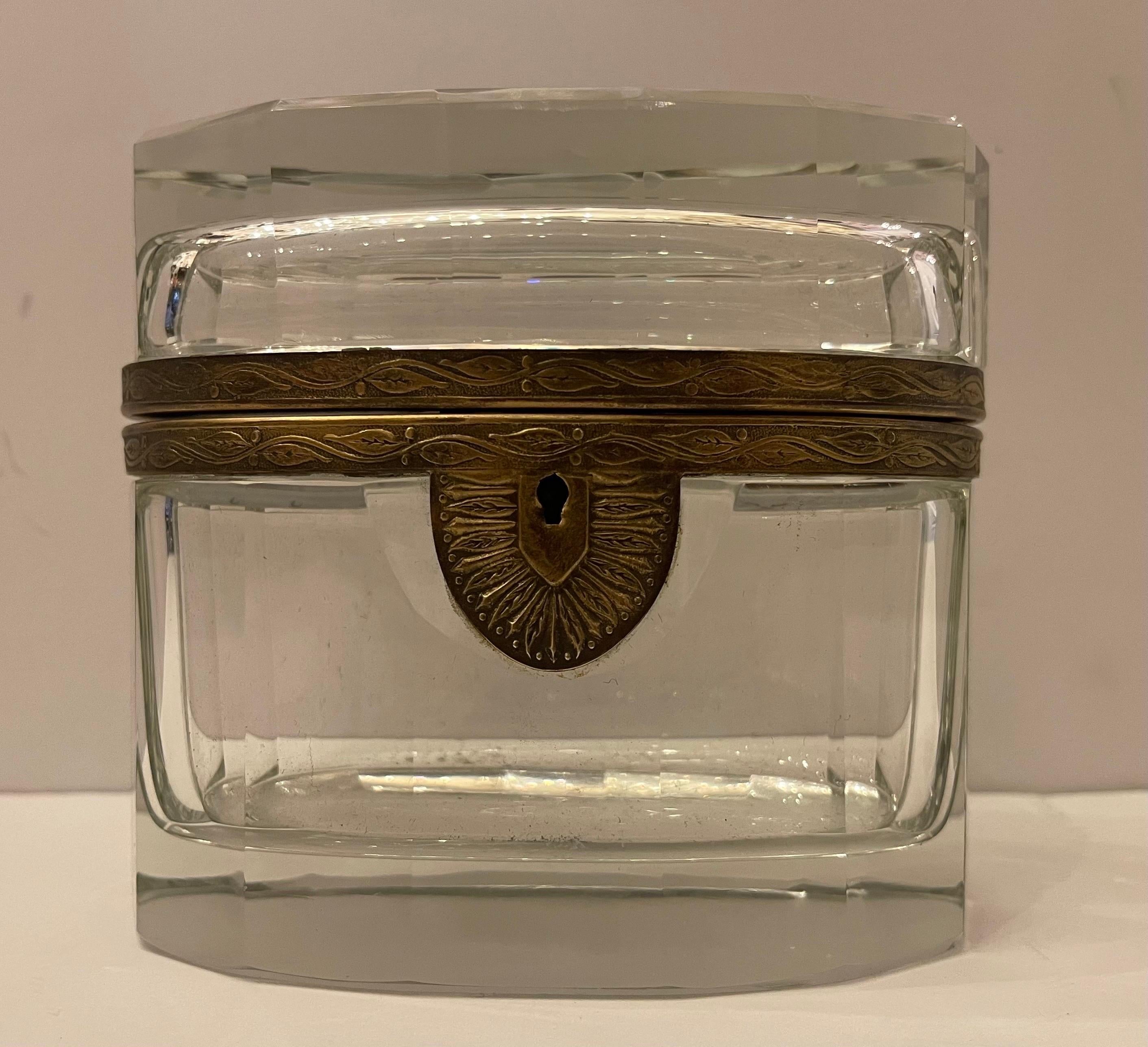 Wonderful Mid-Century Modern Baccarat Crystal Glass Bronze Ormolu Casket Box For Sale 4