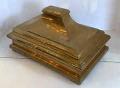 Meraviglioso coperchio di scatola Pagoda in ottone e bronzo di metà secolo Chapman