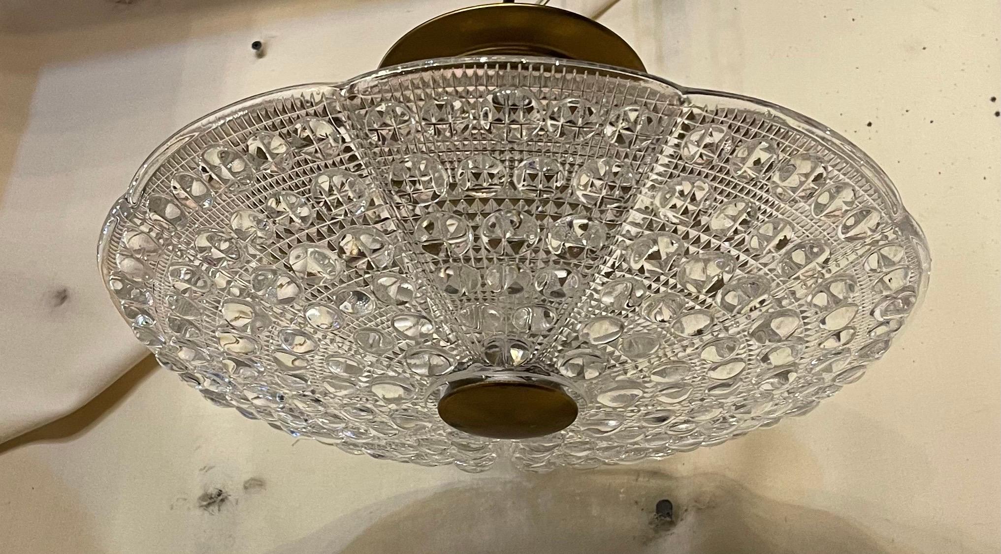 Merveilleux luminaire semi-affleurant en verre craquelé de style Barovier Seguso / Carl Fagerlund, datant du milieu du siècle, câblé avec 6 lampes candélabres.