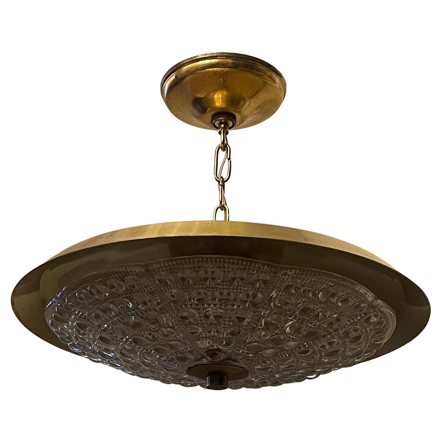 Mid-Century moderno Meraviglioso lampadario semi-incluso in vetro d'ottone Carl Fagerlund di metà secolo in vendita