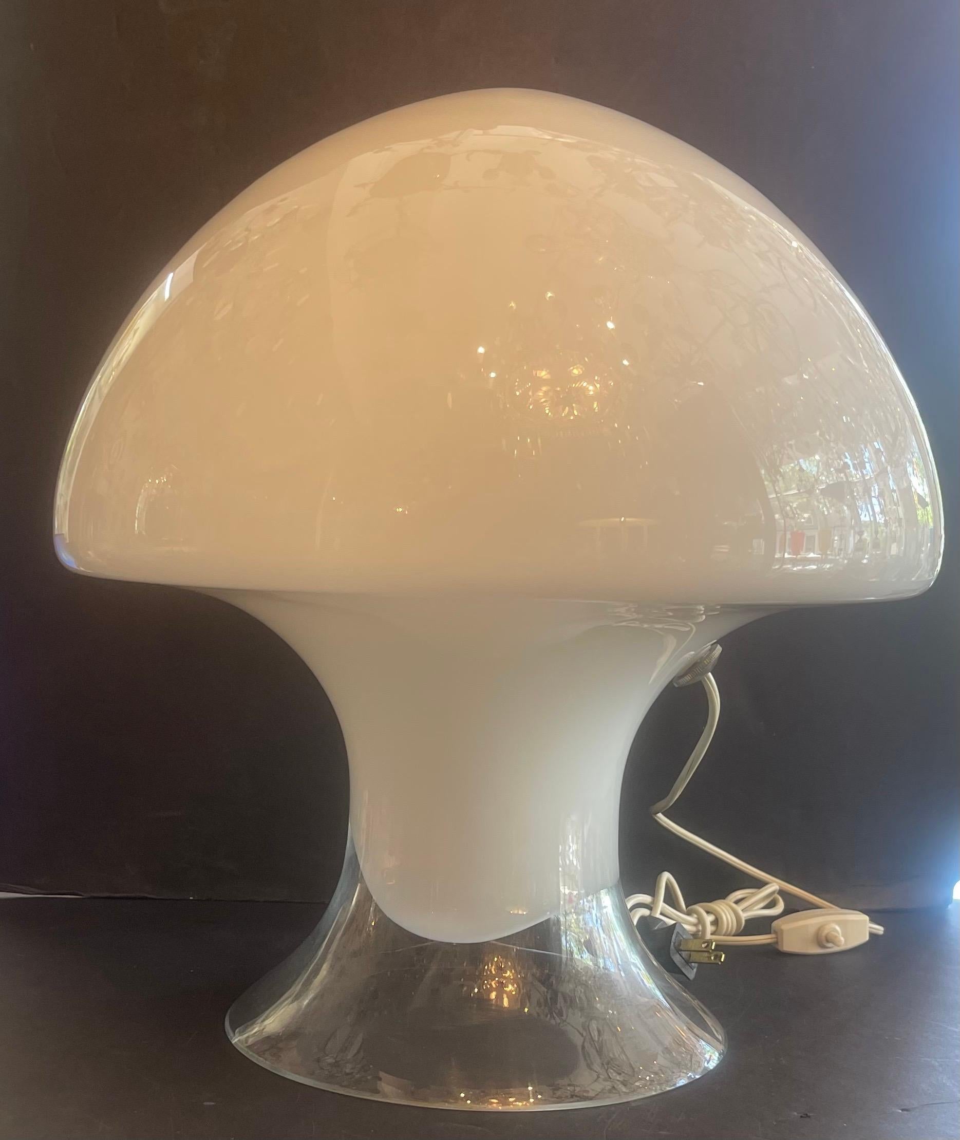Merveilleuse lampe de table à champignon en verre d'art Murano de Gino Vistosi du milieu du siècle dernier, Italie, années 70