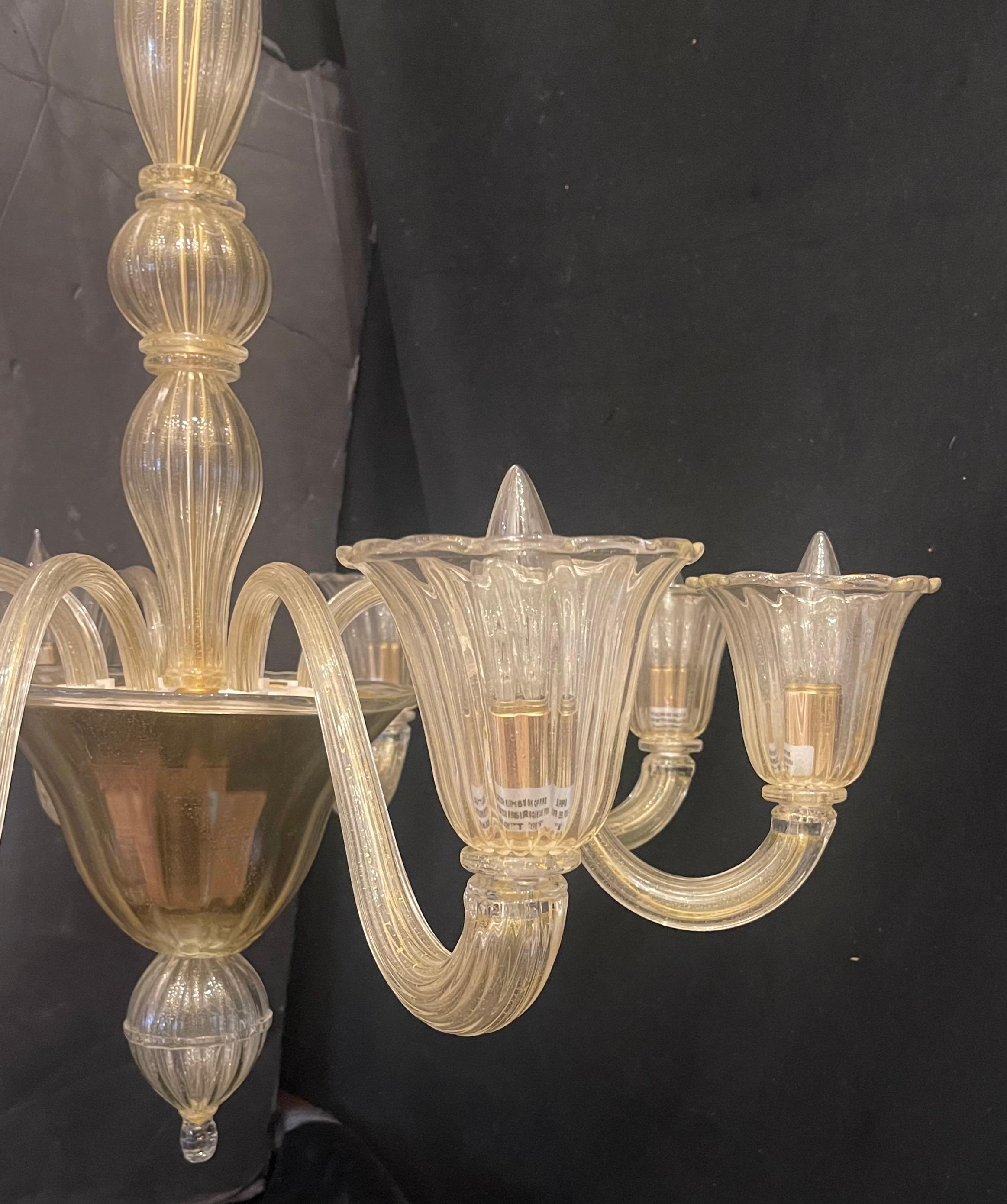 Wonderful Mid-Century Modern Italian Murano Venetian Gold Seguso Chandelier In Good Condition For Sale In Roslyn, NY
