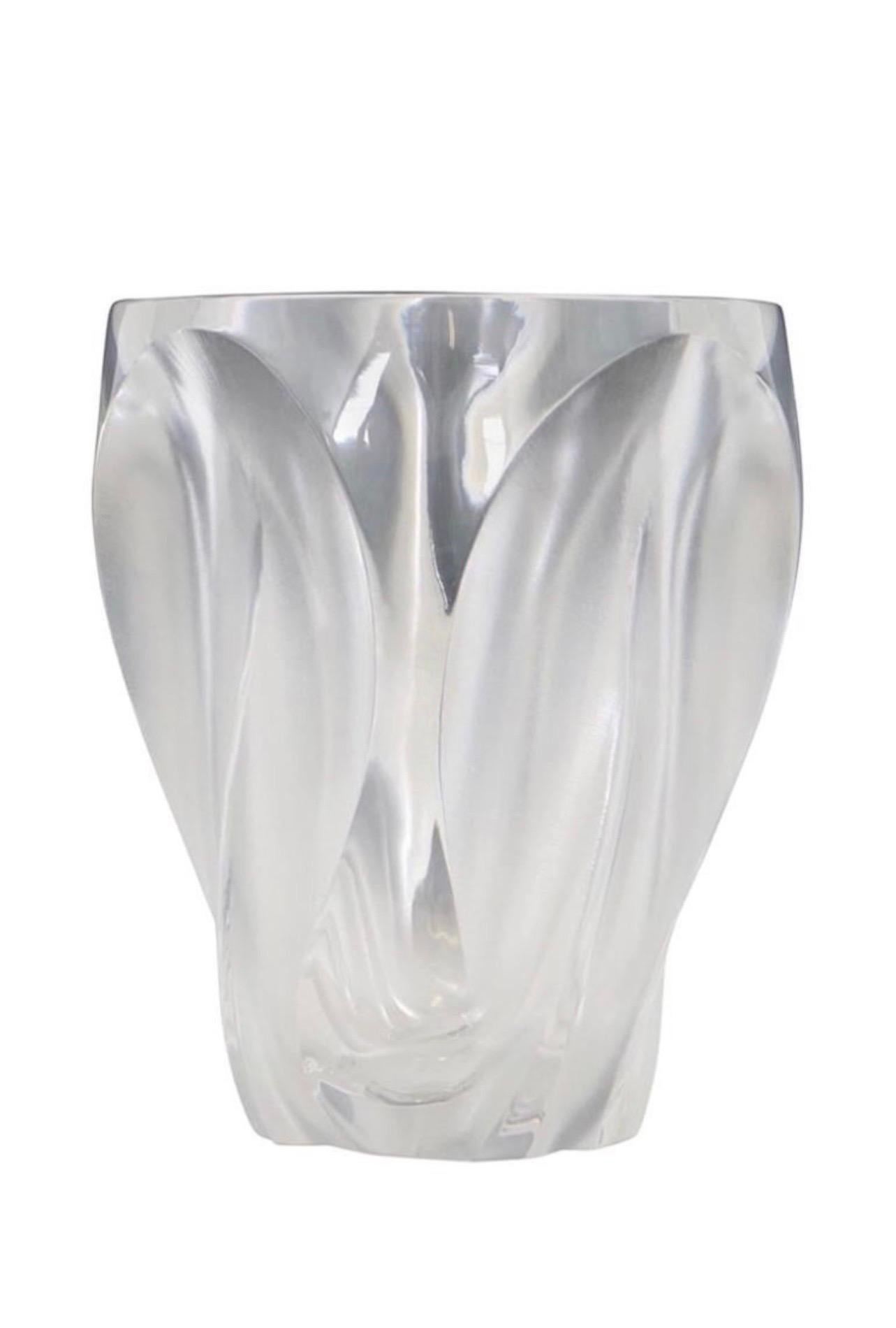 French Wonderful Mid-Century Modern Lalique Ingrid Frosted Clear Leaf Crystal Vase For Sale