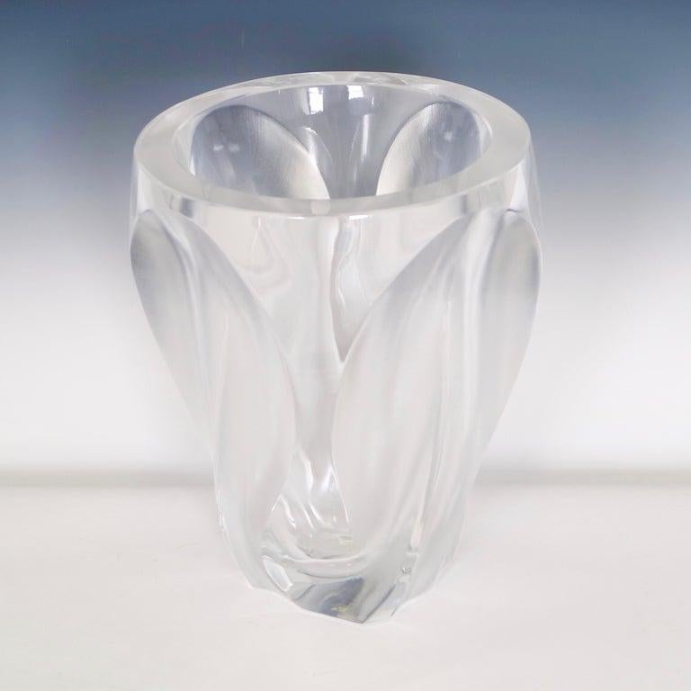 French Wonderful Mid-Century Modern Lalique Ingrid Frosted Clear Leaf Crystal Vase
