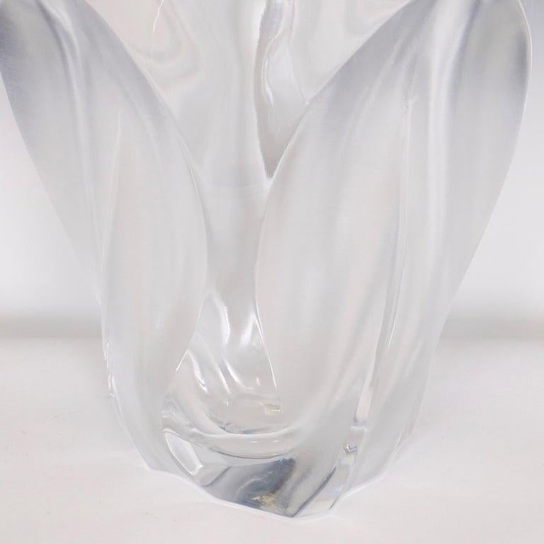 Wonderful Mid-Century Modern Lalique Ingrid Frosted Clear Leaf Crystal Vase In Good Condition In Roslyn, NY