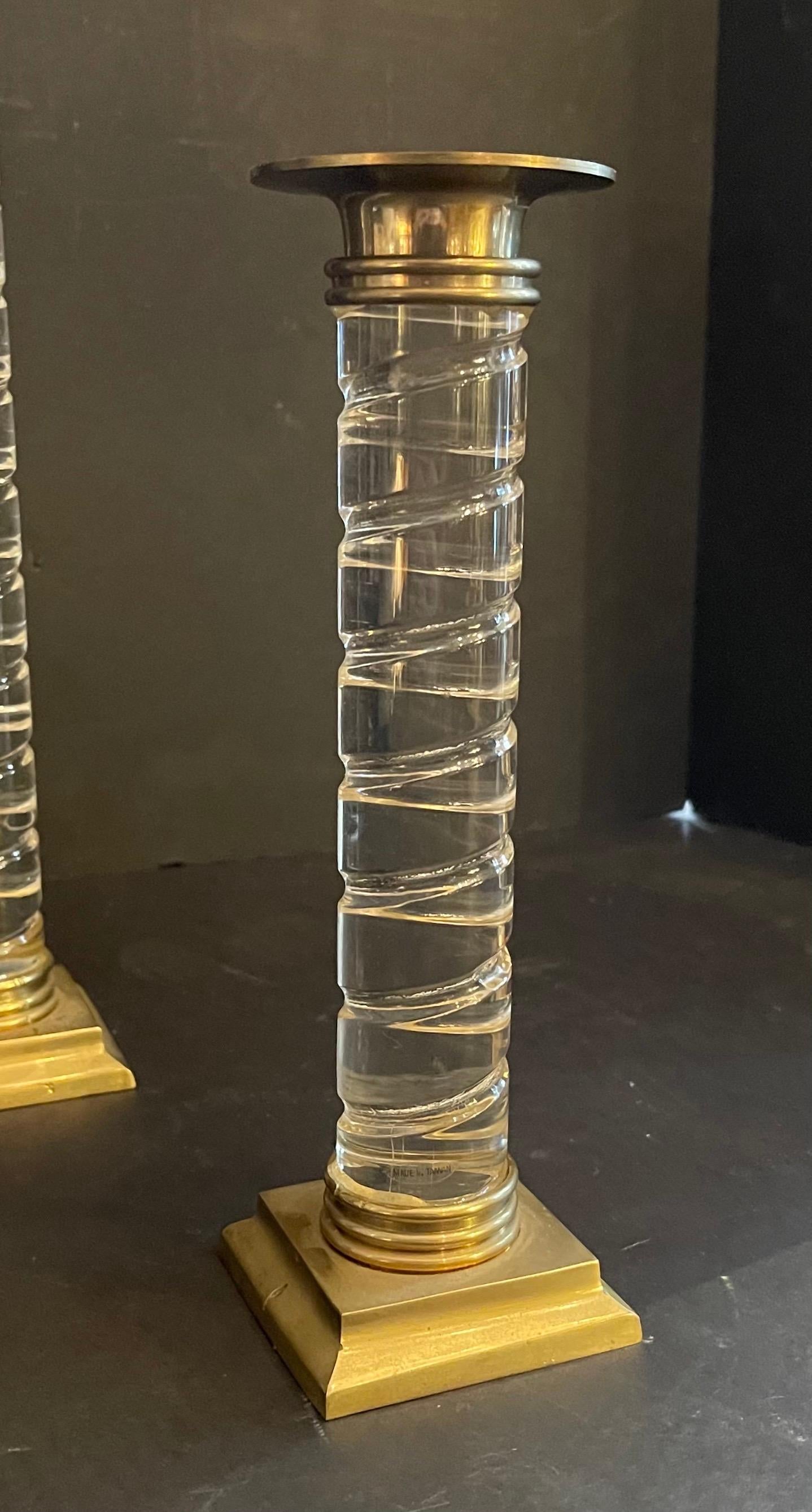 Mid-Century moderno Meravigliosi candelieri di metà secolo Lorin Marsh Murano in lucite a vortice trasparente in vendita