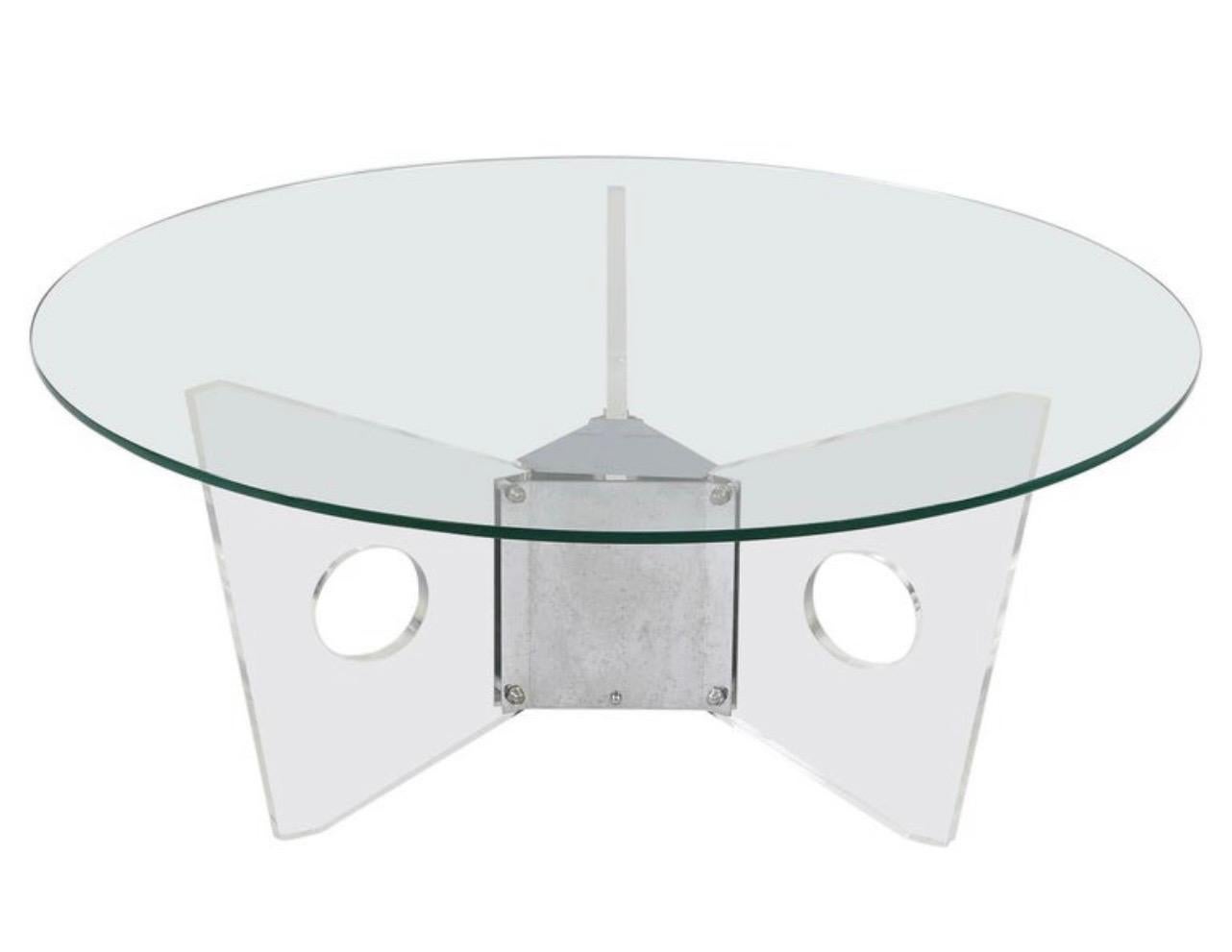 20ième siècle Merveilleuse table basse ronde moderne du milieu du siècle dernier avec plateau en verre, base en chrome et lucite en vente