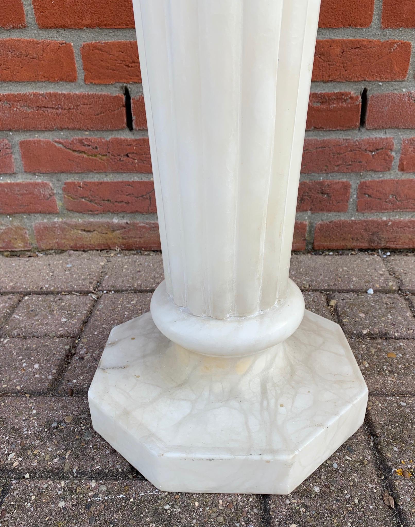 Wonderful Midcentury Made Art Deco Style Carved Alabaster Column Pedestal Stand For Sale 3