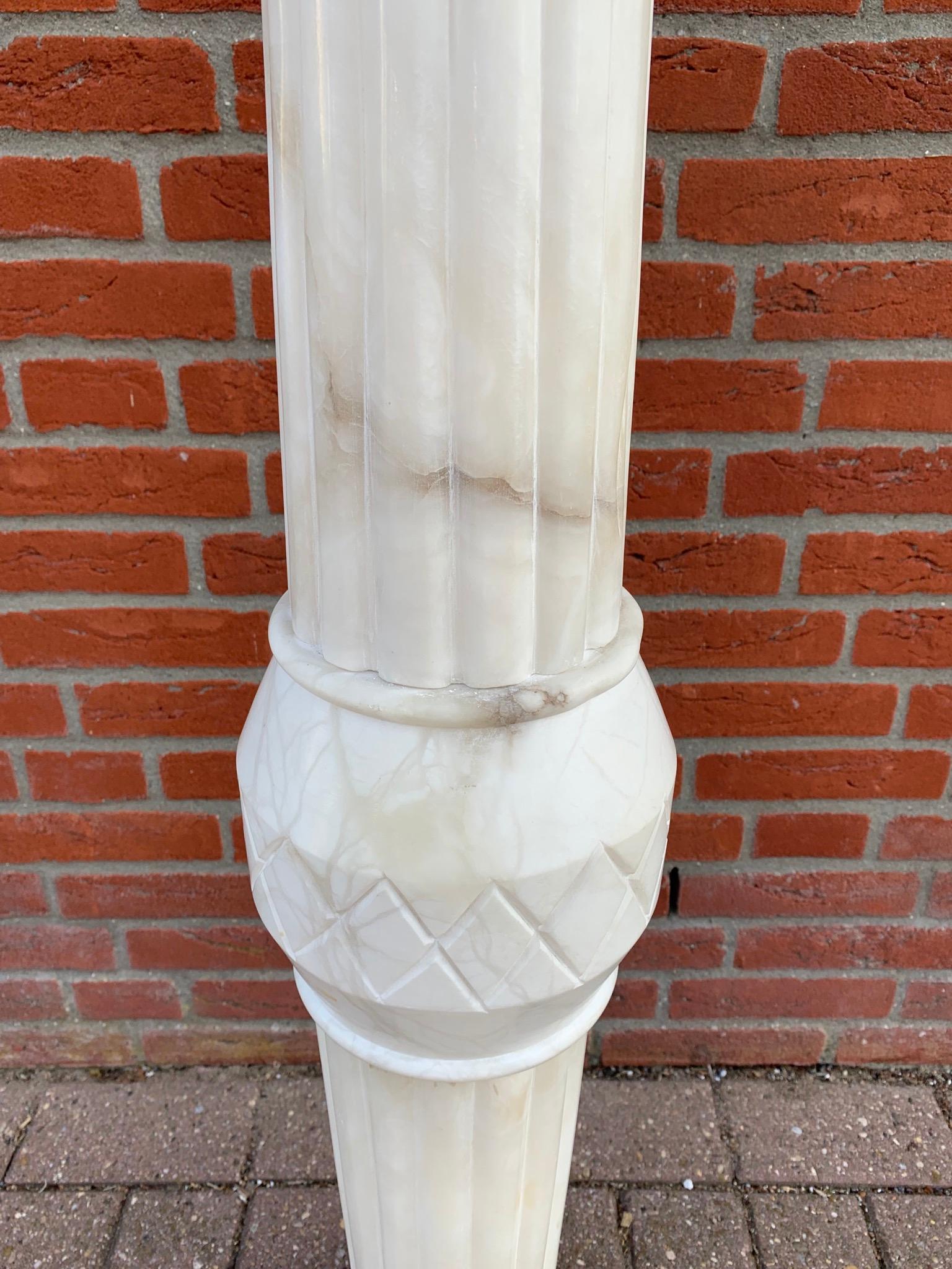 Wonderful Midcentury Made Art Deco Style Carved Alabaster Column Pedestal Stand For Sale 5