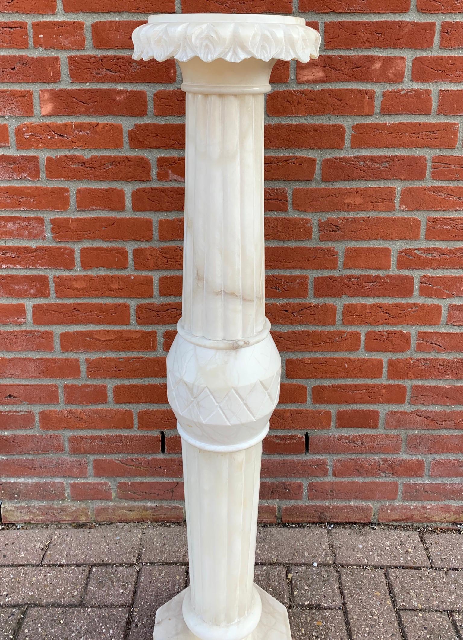 Wonderful Midcentury Made Art Deco Style Carved Alabaster Column Pedestal Stand For Sale 6