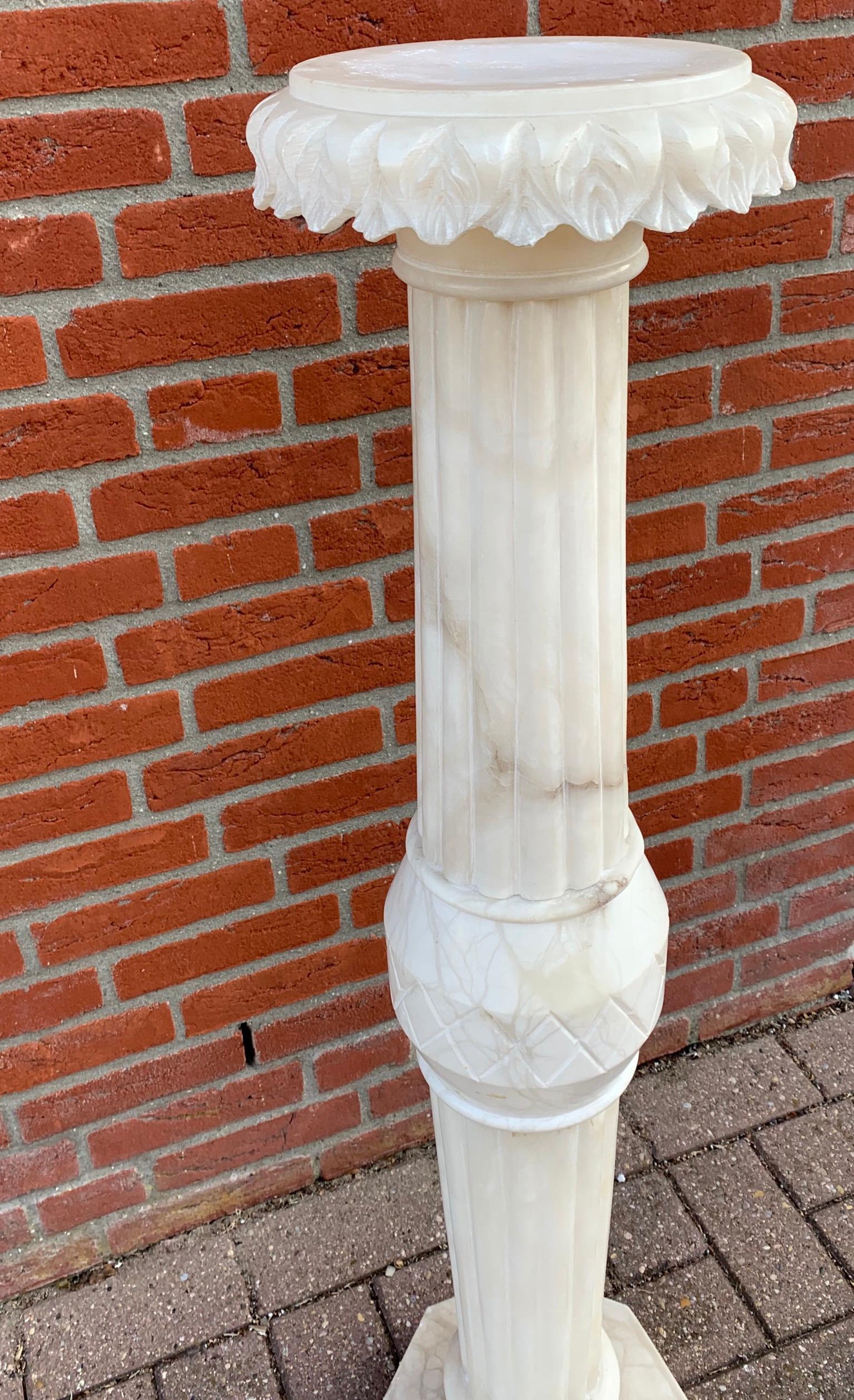Wonderful Midcentury Made Art Deco Style Carved Alabaster Column Pedestal Stand For Sale 7