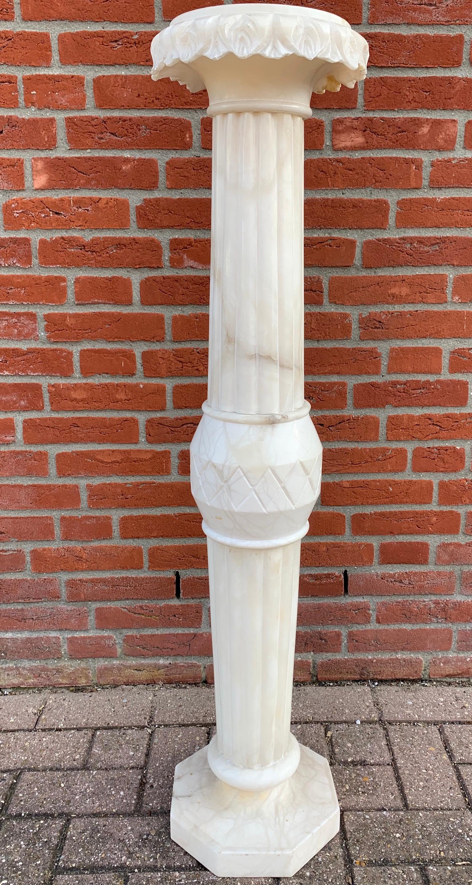 Wonderful Midcentury Made Art Deco Style Carved Alabaster Column Pedestal Stand For Sale 8
