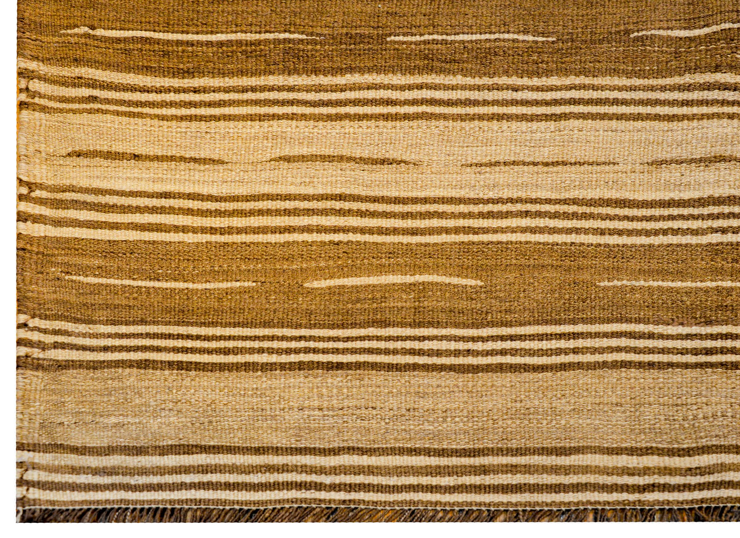 Wunderschöner Shahsevan-Kelim-Teppich aus der Mitte des Jahrhunderts (Persisch) im Angebot