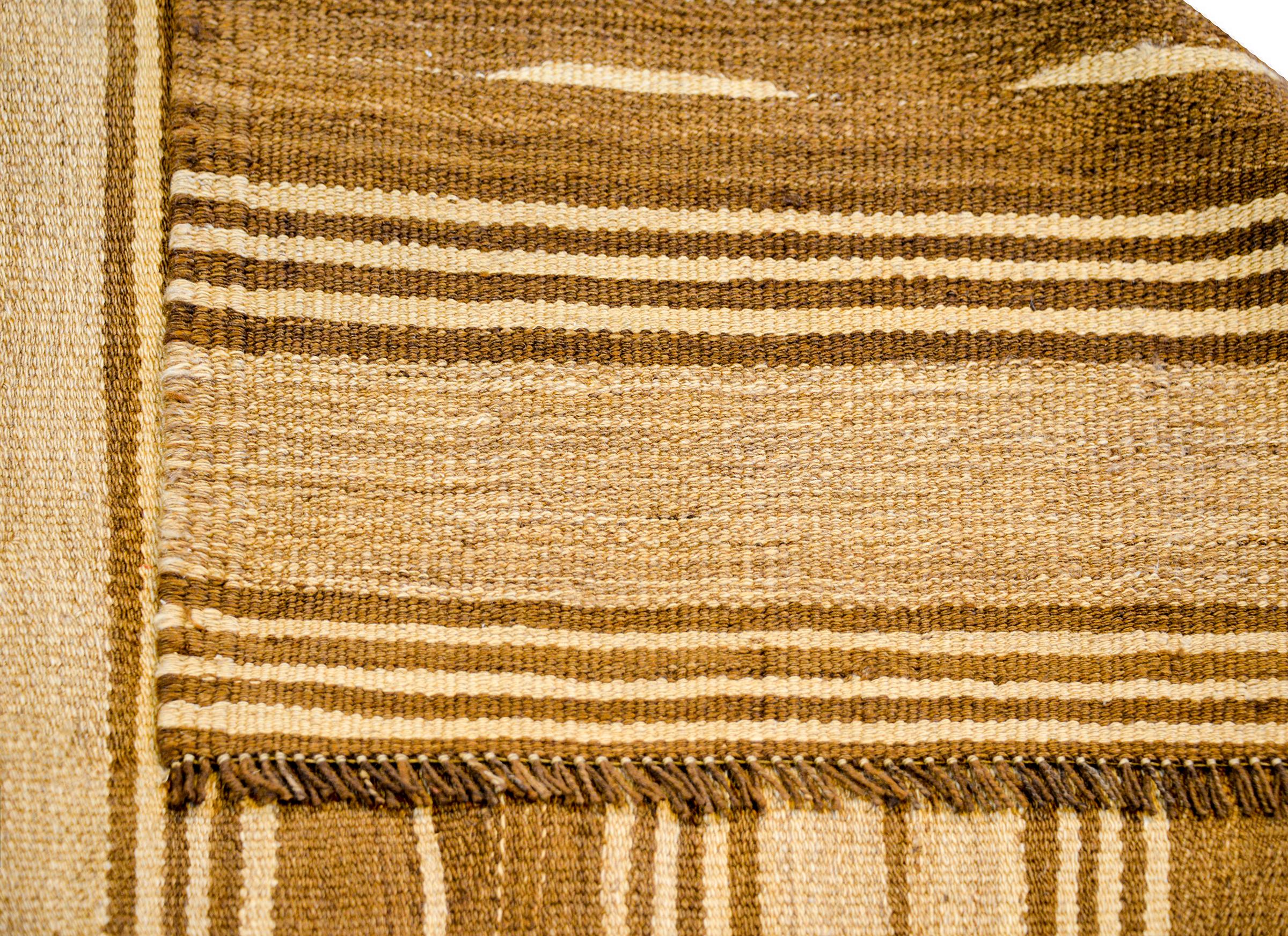 Wunderschöner Shahsevan-Kelim-Teppich aus der Mitte des Jahrhunderts (Wolle) im Angebot