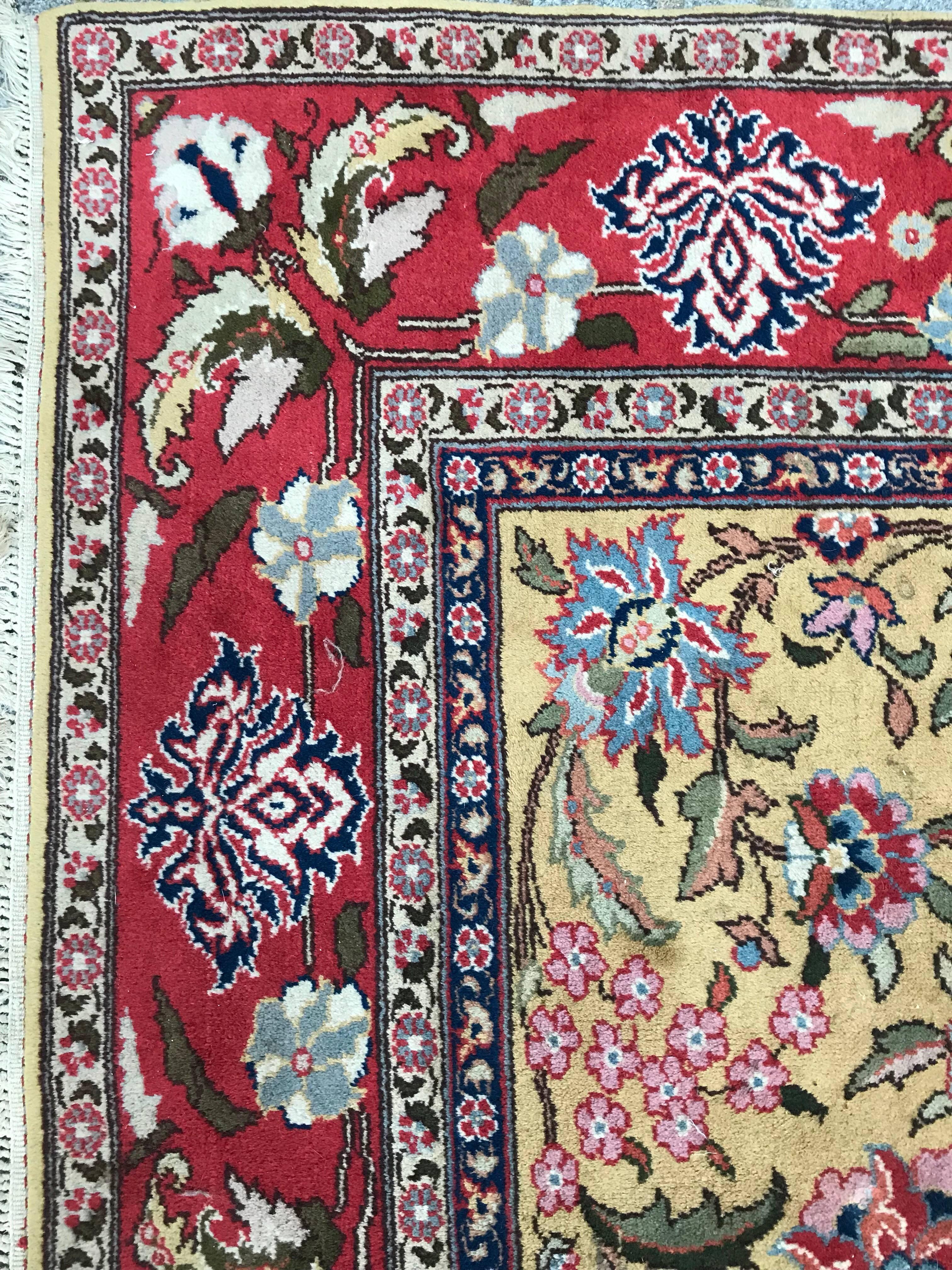 Ein wunderschöner transylvanian Teppich aus der Mitte des Jahrhunderts (Tabriz) im Angebot