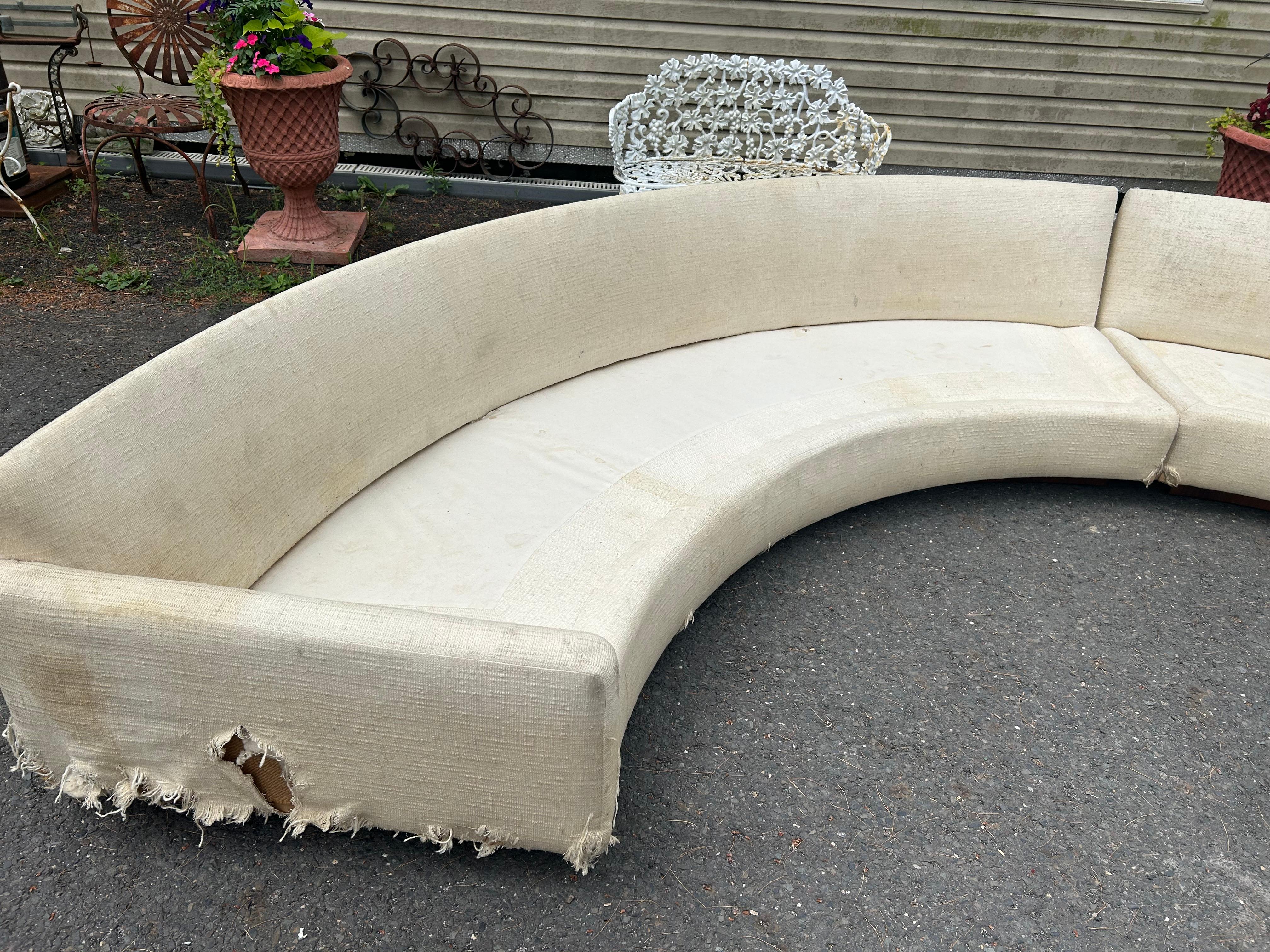 Mid-Century Modern Merveilleux canapé circulaire Milo Baughman en vente
