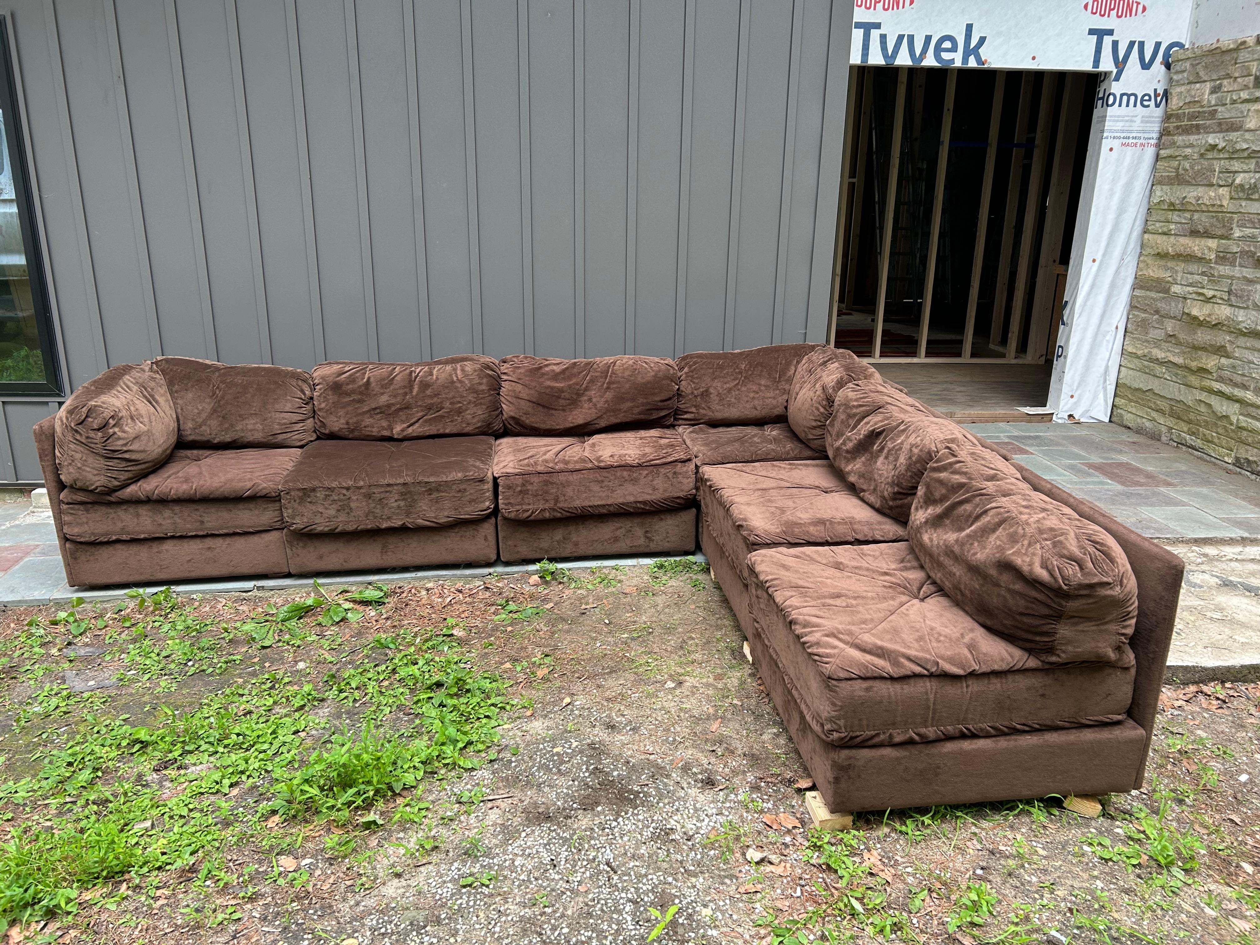 Wunderschönes 6-teiliges Milo Baughman-Sofa im Würfelschnitt.  Wir lieben diese Würfelsofas im Vintage-Stil und haben eine große Auswahl an weiteren Sofas in diesem Stil.  Jedes Stück misst 27 