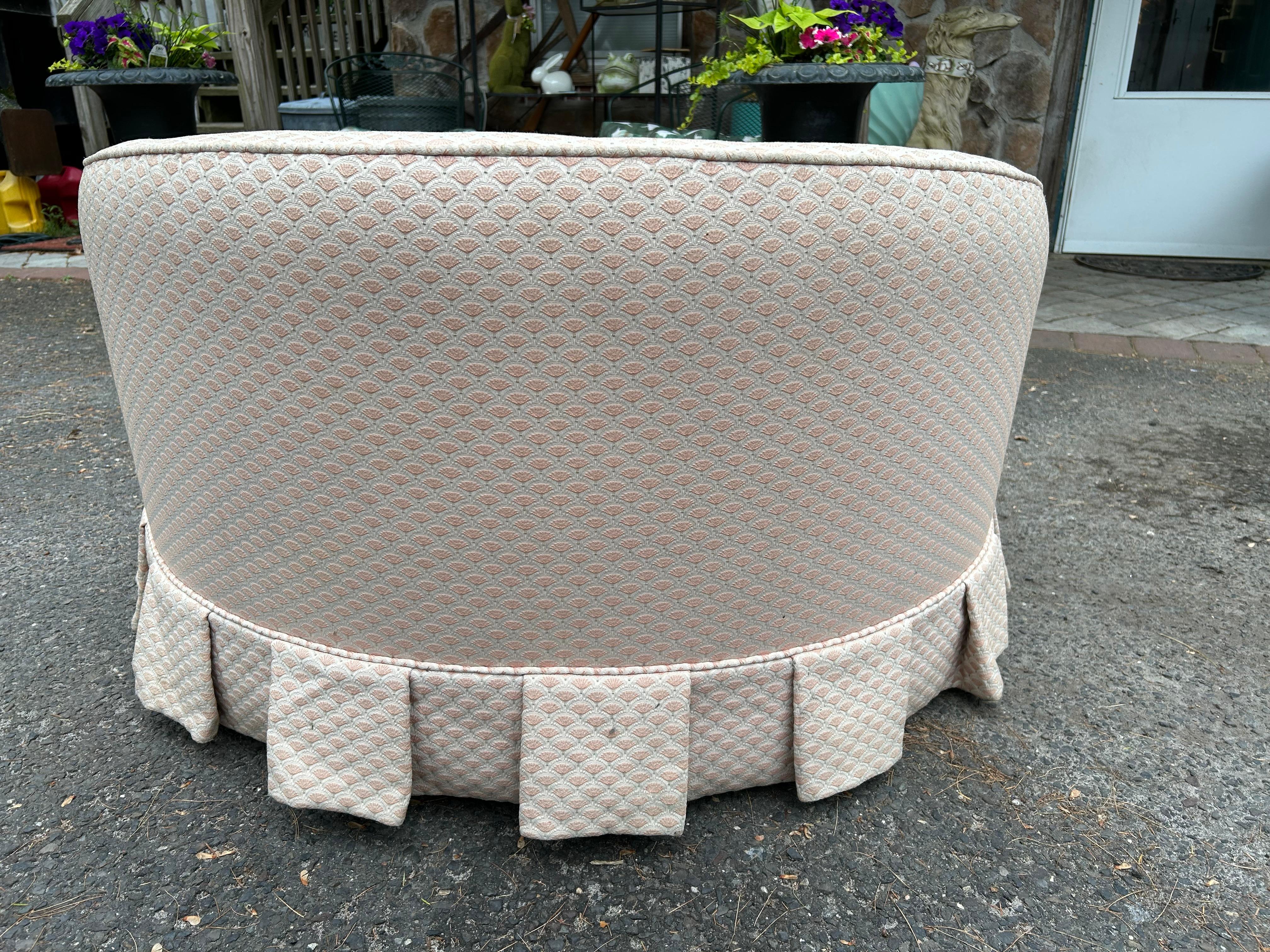 Wonderful Milo Baughman Thayer Coggin Circular Round Swivel Lounge Chair  In Good Condition For Sale In Pemberton, NJ