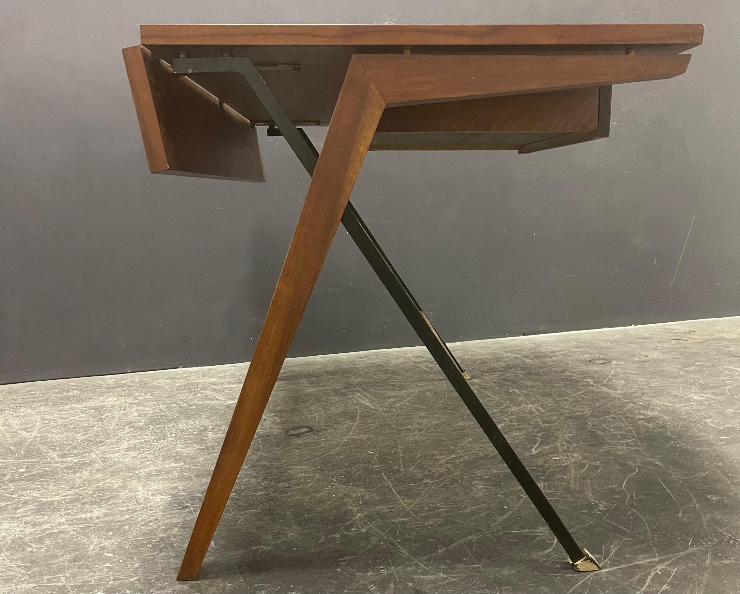 Wunderschöner minimalistischer italienischer Prototyp-Schreibtisch (Metall) im Angebot