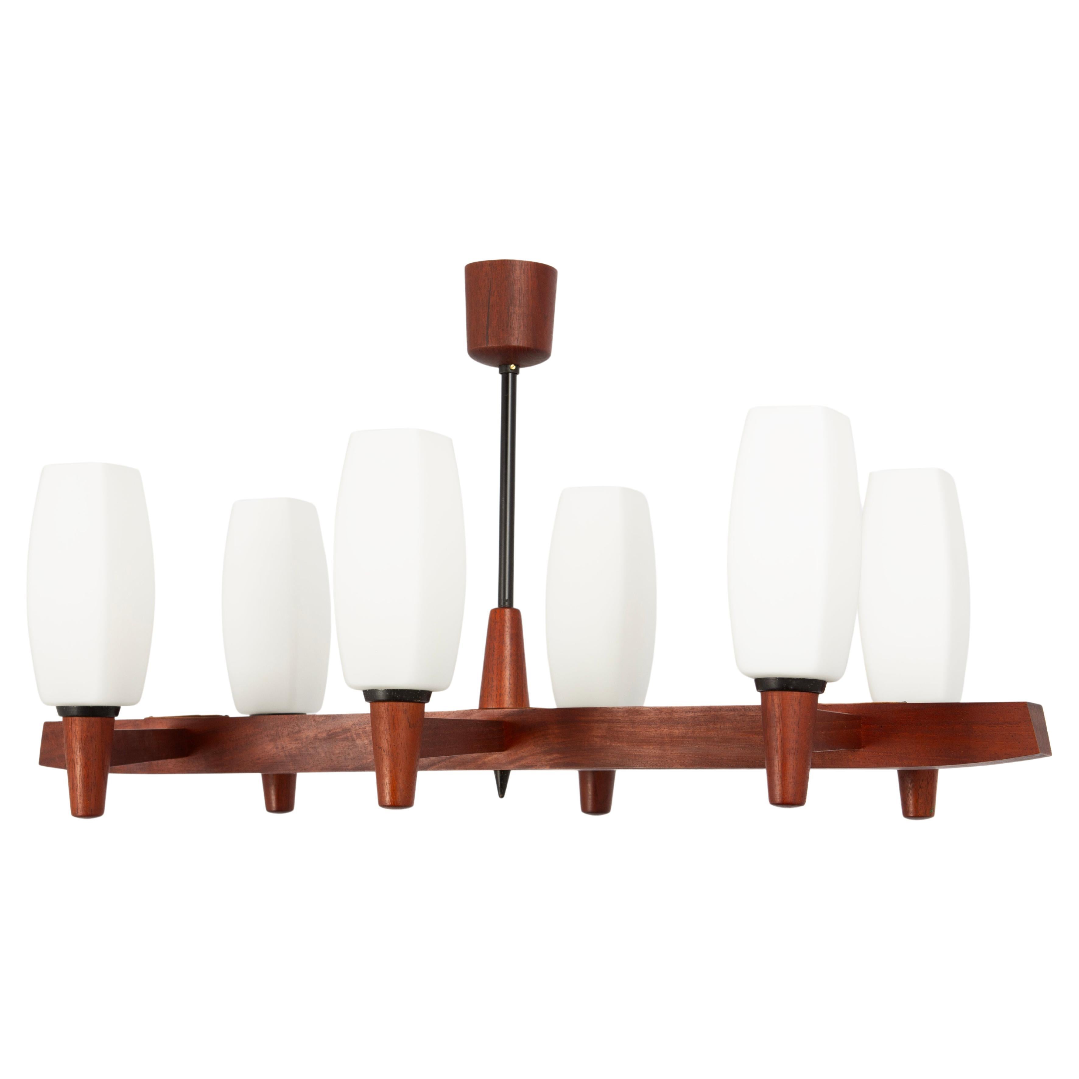 Meraviglioso lampadario minimalista in teak e vetro opalino di Kaiser, Germania 1960