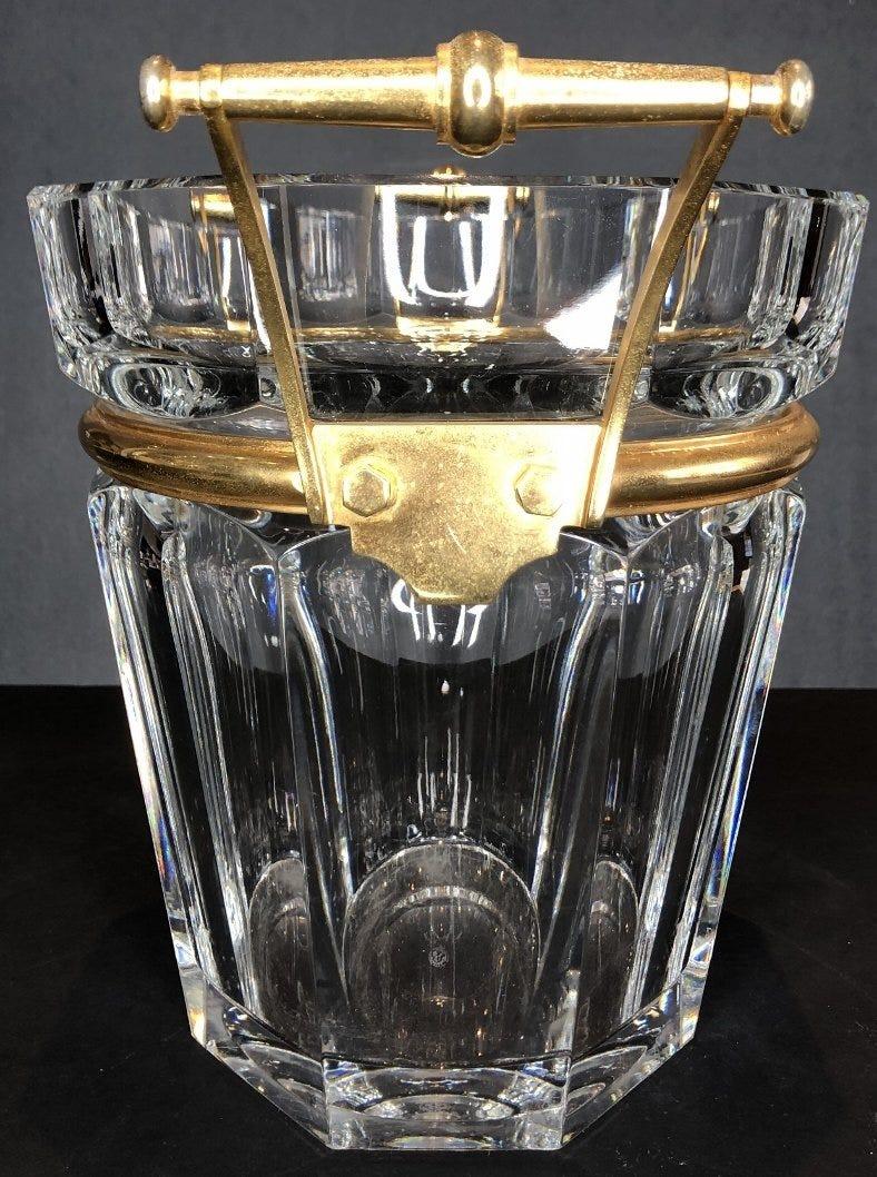Wonderful modern baccarat Moulin rouge crystal champagne cooler ice bucket vase with
Acid-etched maker's mark to underside, signed at the bottom: baccarat
The octagonal tapering clear crystal champagne bucket mounted with gilt bronze handles.
The