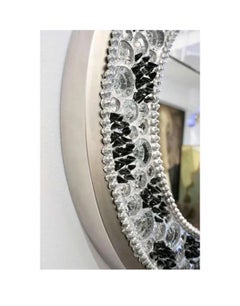 Meraviglioso specchio moderno contemporaneo rotondo italiano in cristallo di rocca chiaro nero illuminato