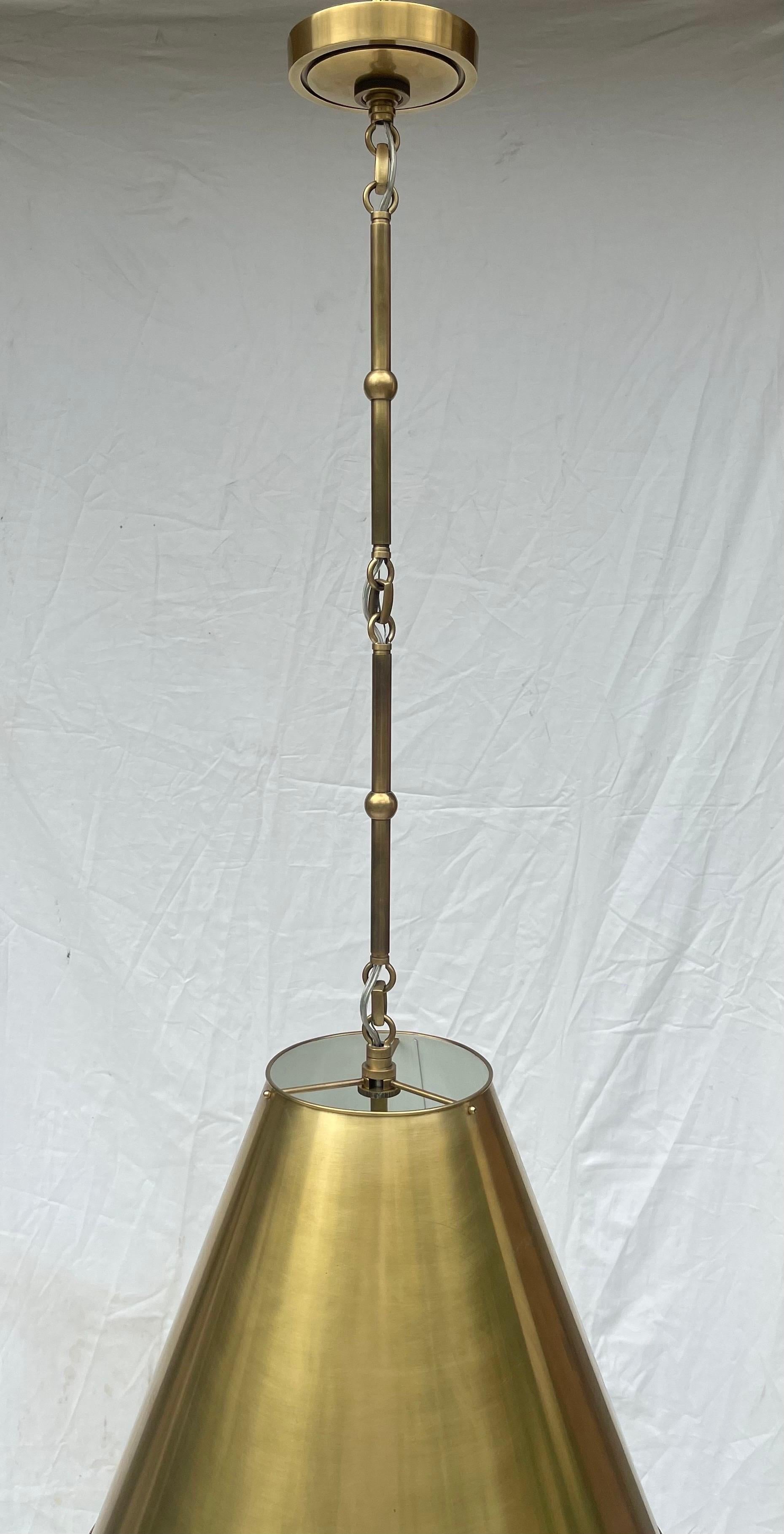 Moderne Merveilleux lustre de plafond moderne suspendu à une grande cloche en laiton en vente
