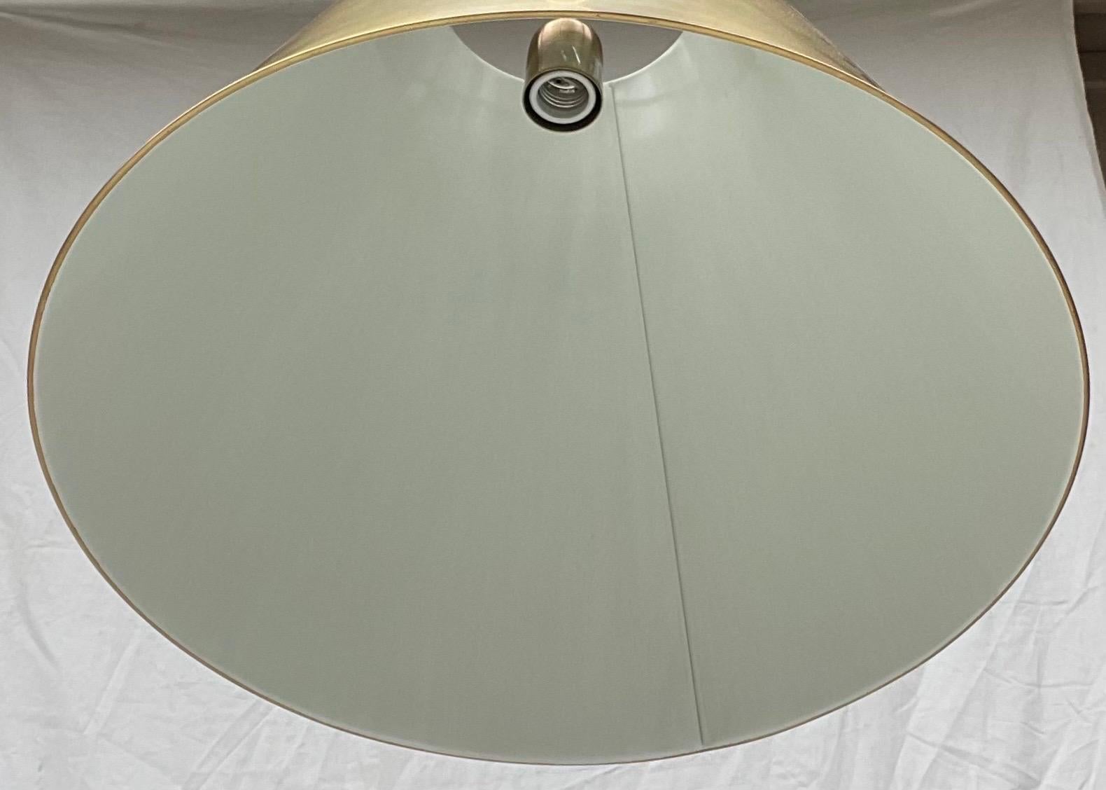 Merveilleux lustre de plafond moderne suspendu à une grande cloche en laiton en vente 1