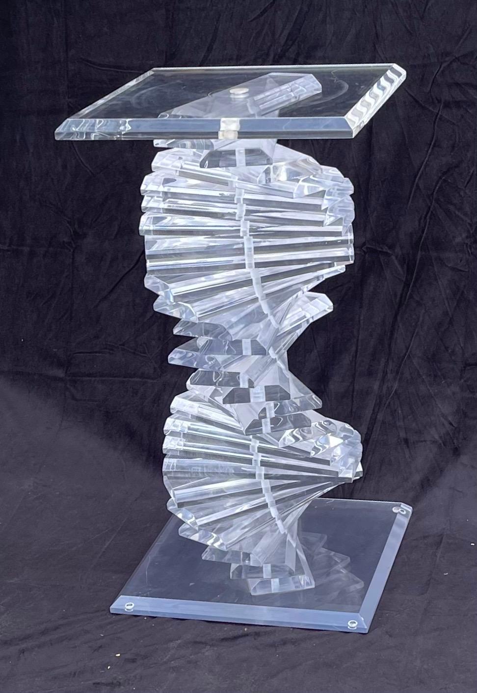 Wunderbar Modern Shlomi Haziza Gestapelt Acryl Lucite Helix Spirale Pedestal im Angebot 1
