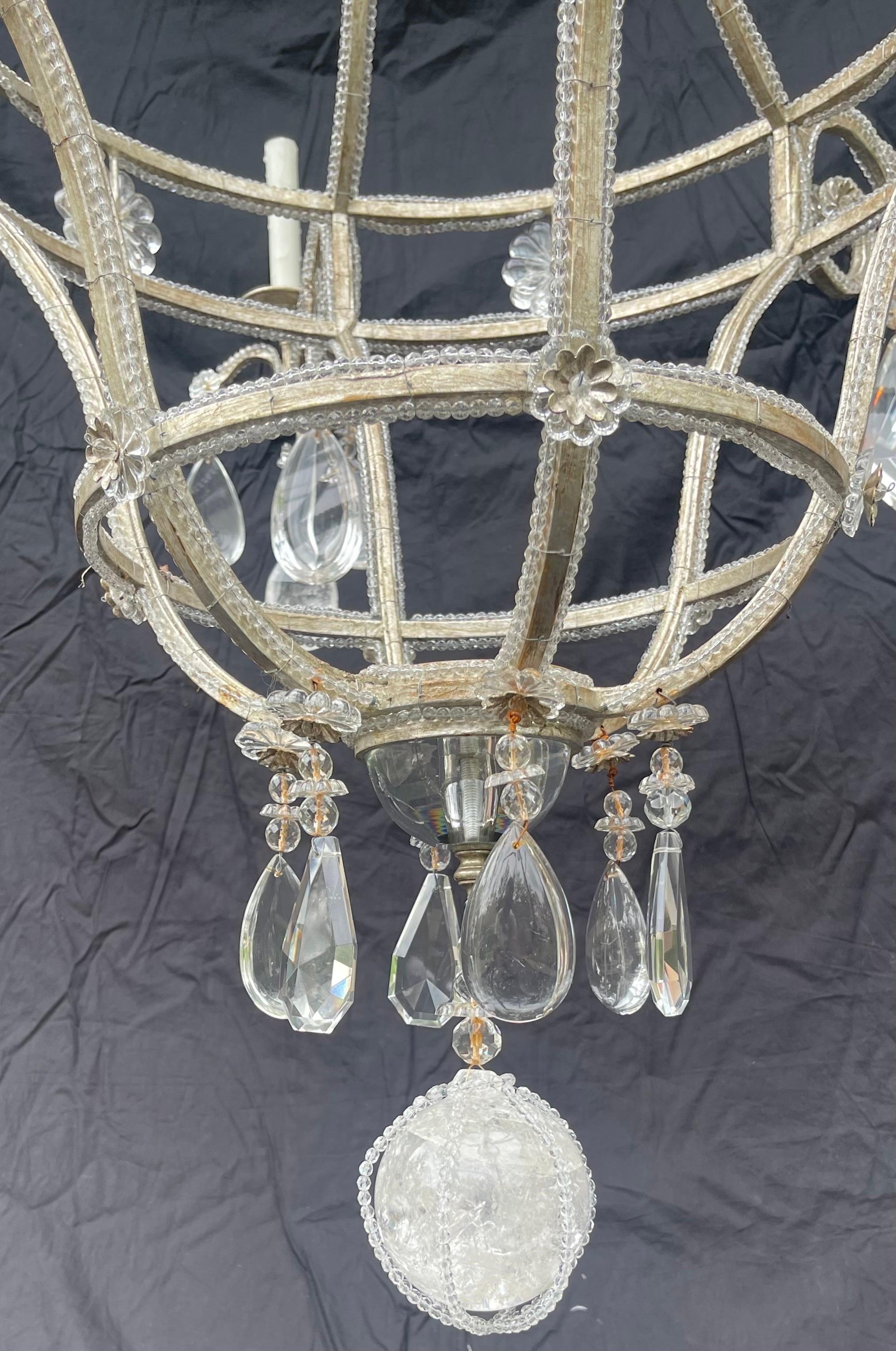 Cristal Merveilleux lustre moderne en cristal de roche perlé de feuilles d'argent de la Maison Baguès en vente
