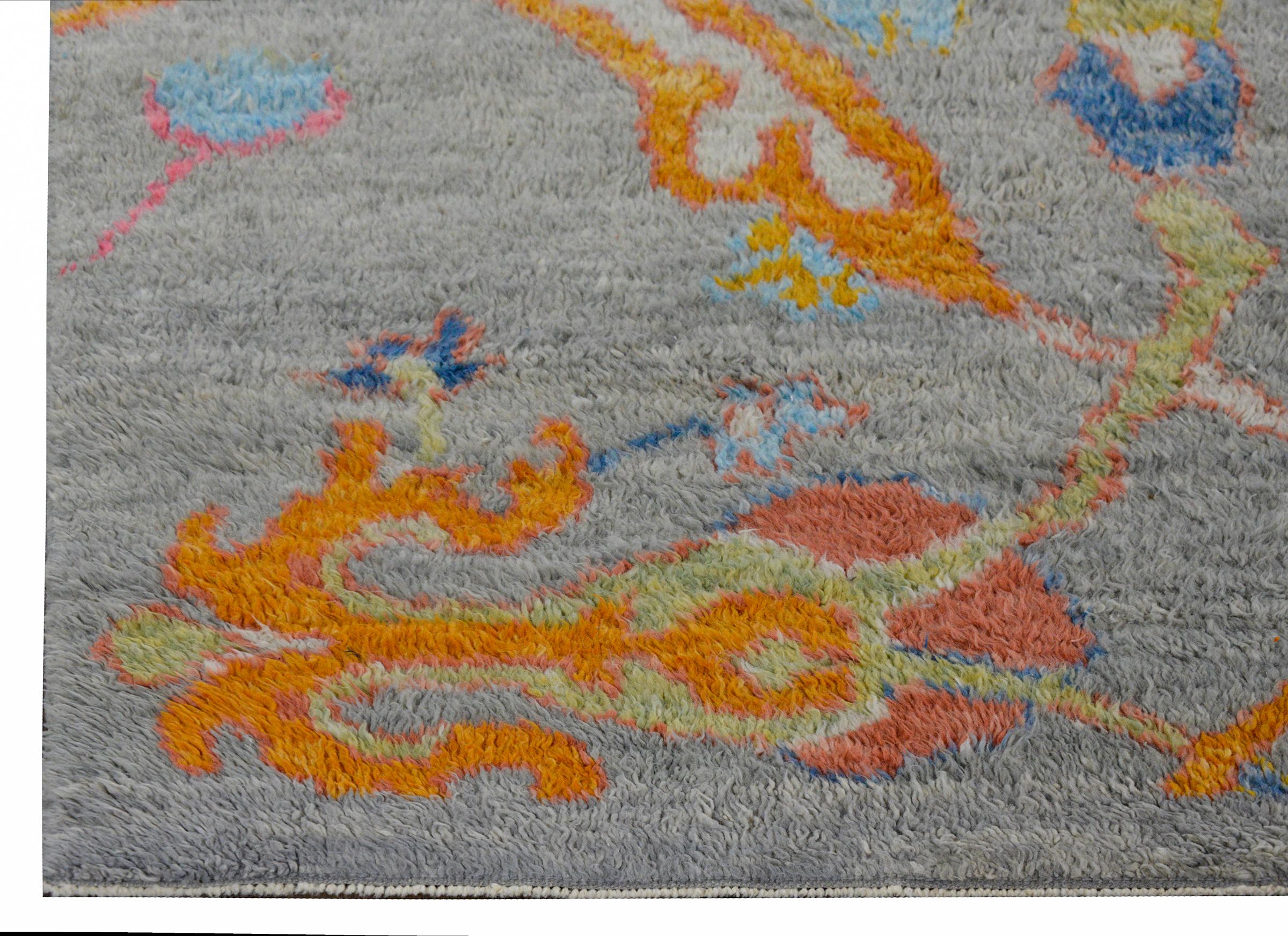 Wonderful Modern Turkish Tulu Rug In Good Condition For Sale In Chicago, IL