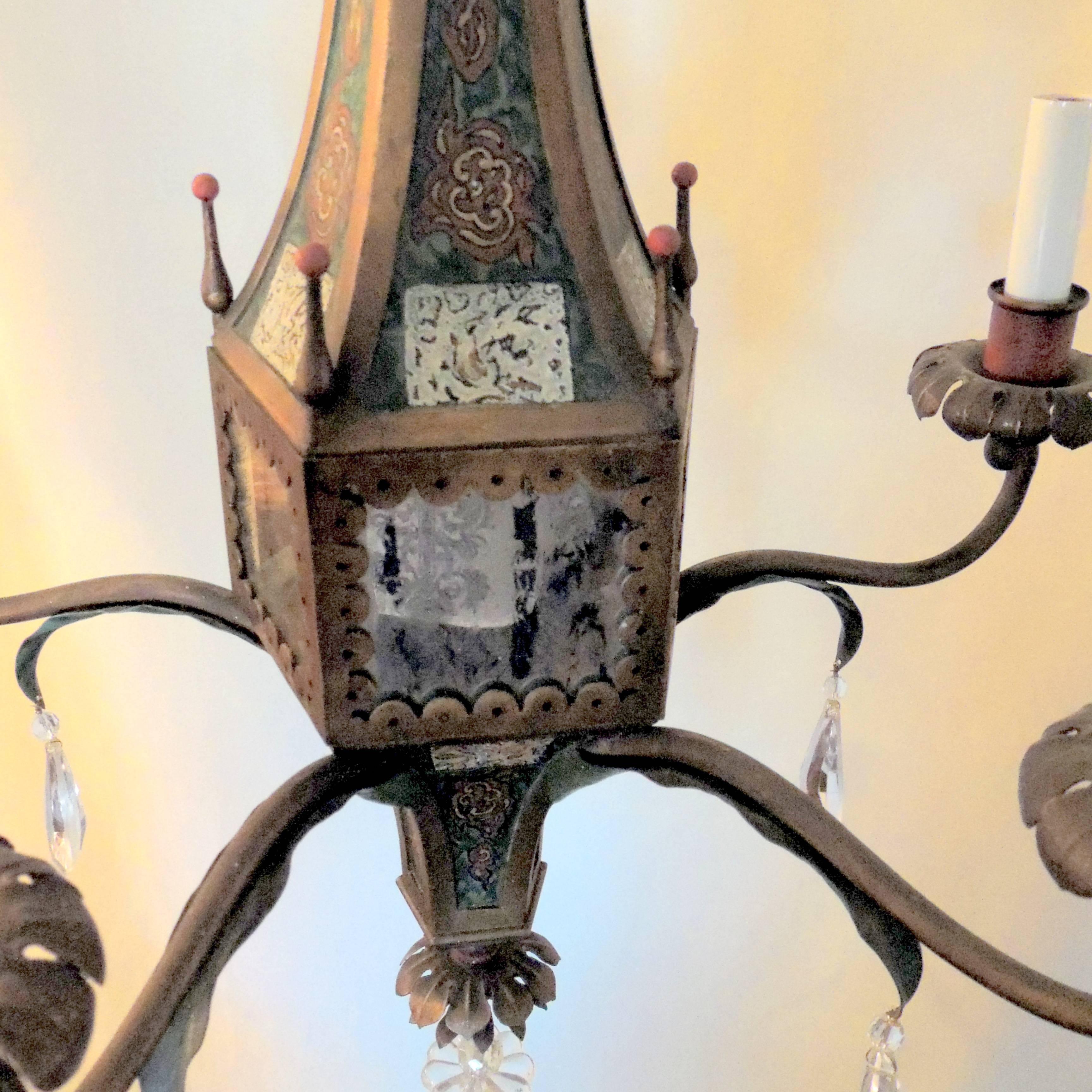 italien Merveilleux lustre marocain vintage en tôle Tole avec miroir en cristal peint à la main en vente