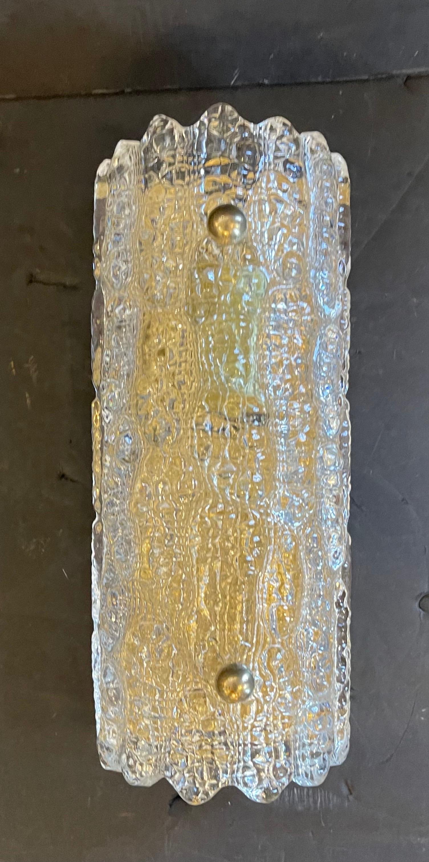 Merveilleuse applique murale simple Carl Fagerlund en verre d'art clair de Murano et en laiton poli, de style moderne du milieu du siècle.