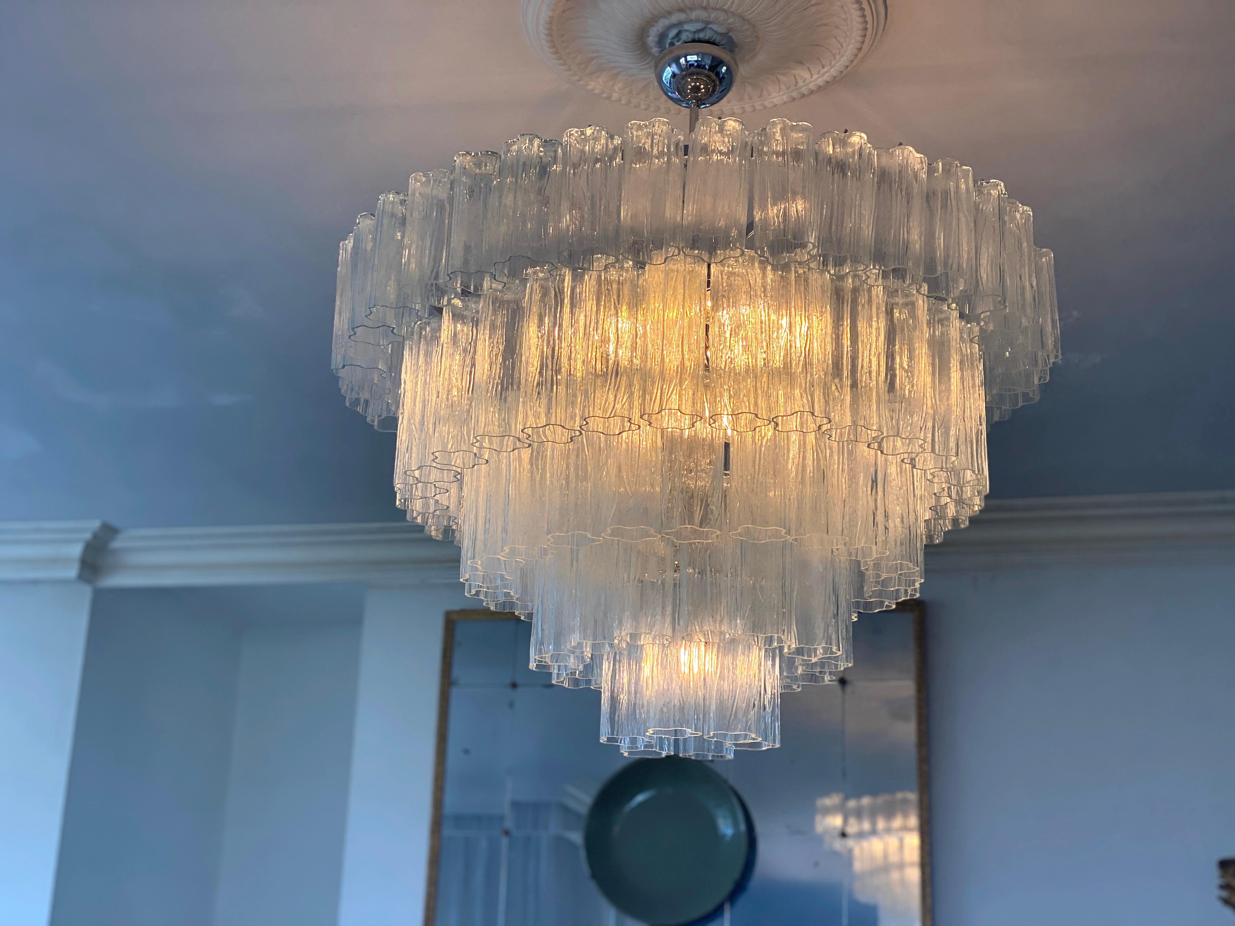 Italiano Splendido lampadario Tronchi in vetro di Murano trasparente in vendita
