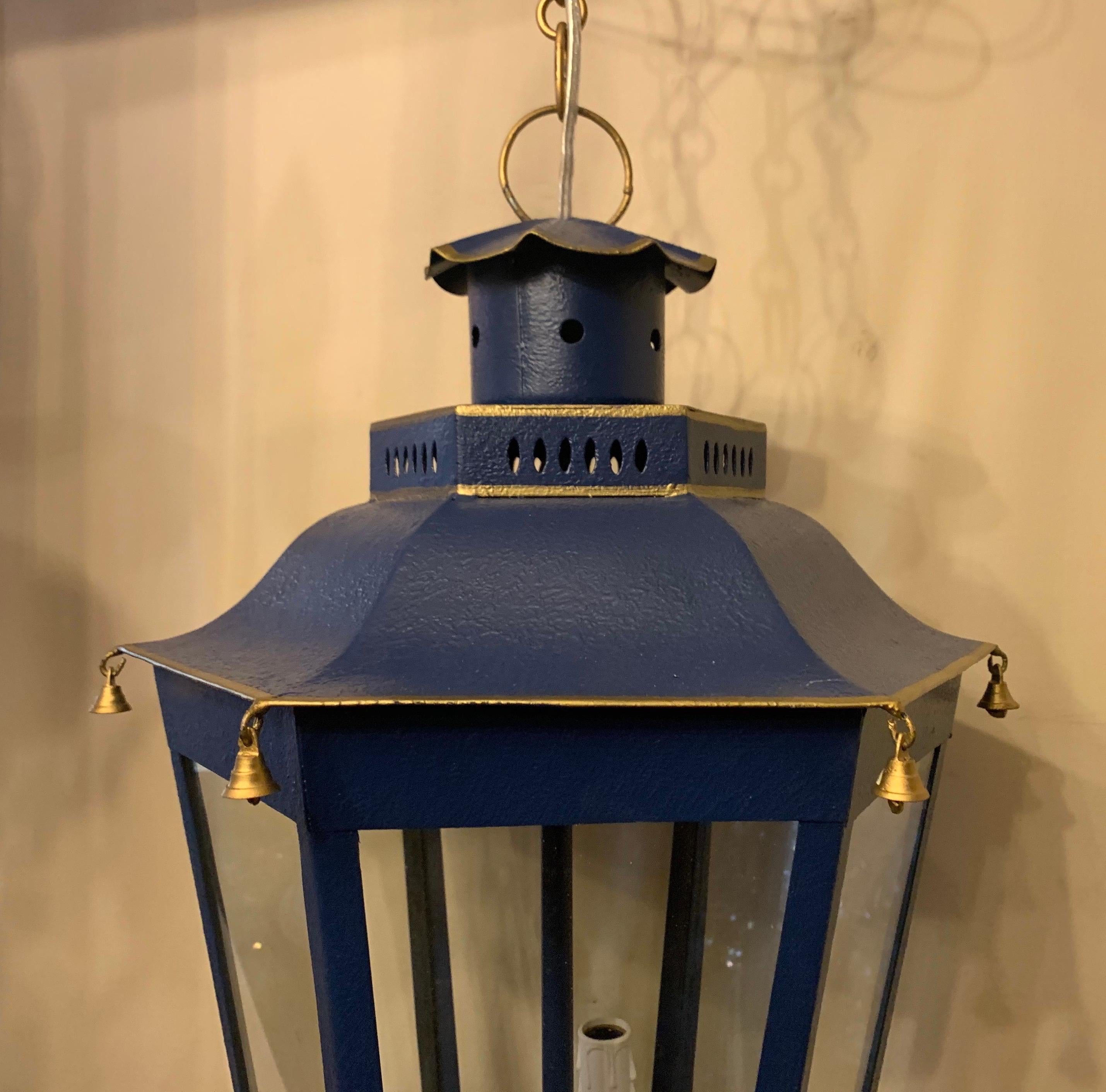 Wonderful Navy Blue Gold Gilt Pagoda Hexagon Glass Panel Chinoiserie Lantern For Sale 1