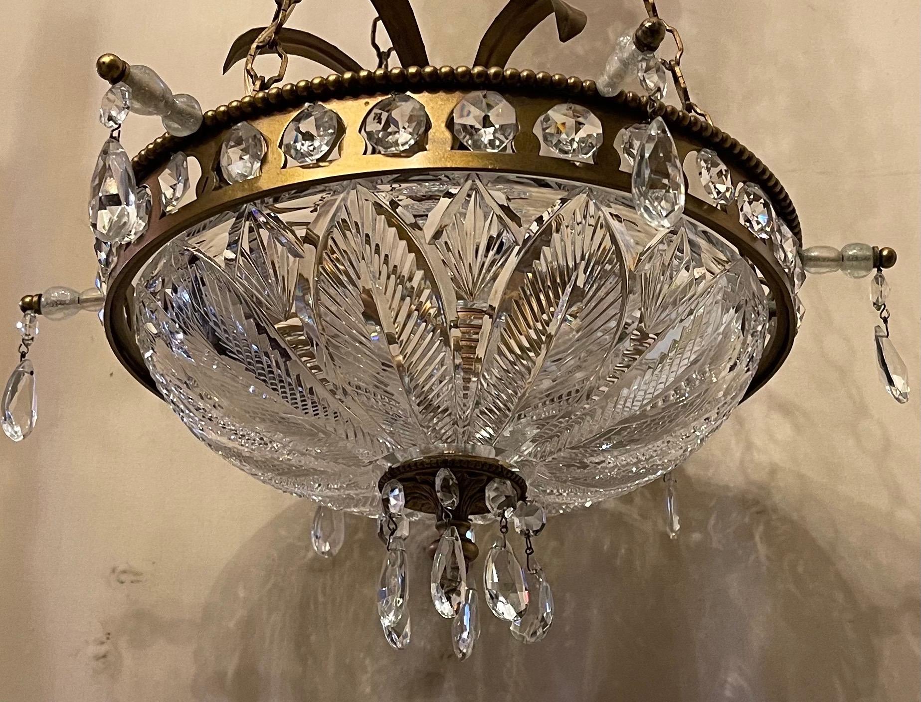 Neoklassizistische, geätzte Schale aus geschliffenem Kristall, Bronze-Kronleuchter, Goldbronze-Leuchte (Regency) im Angebot