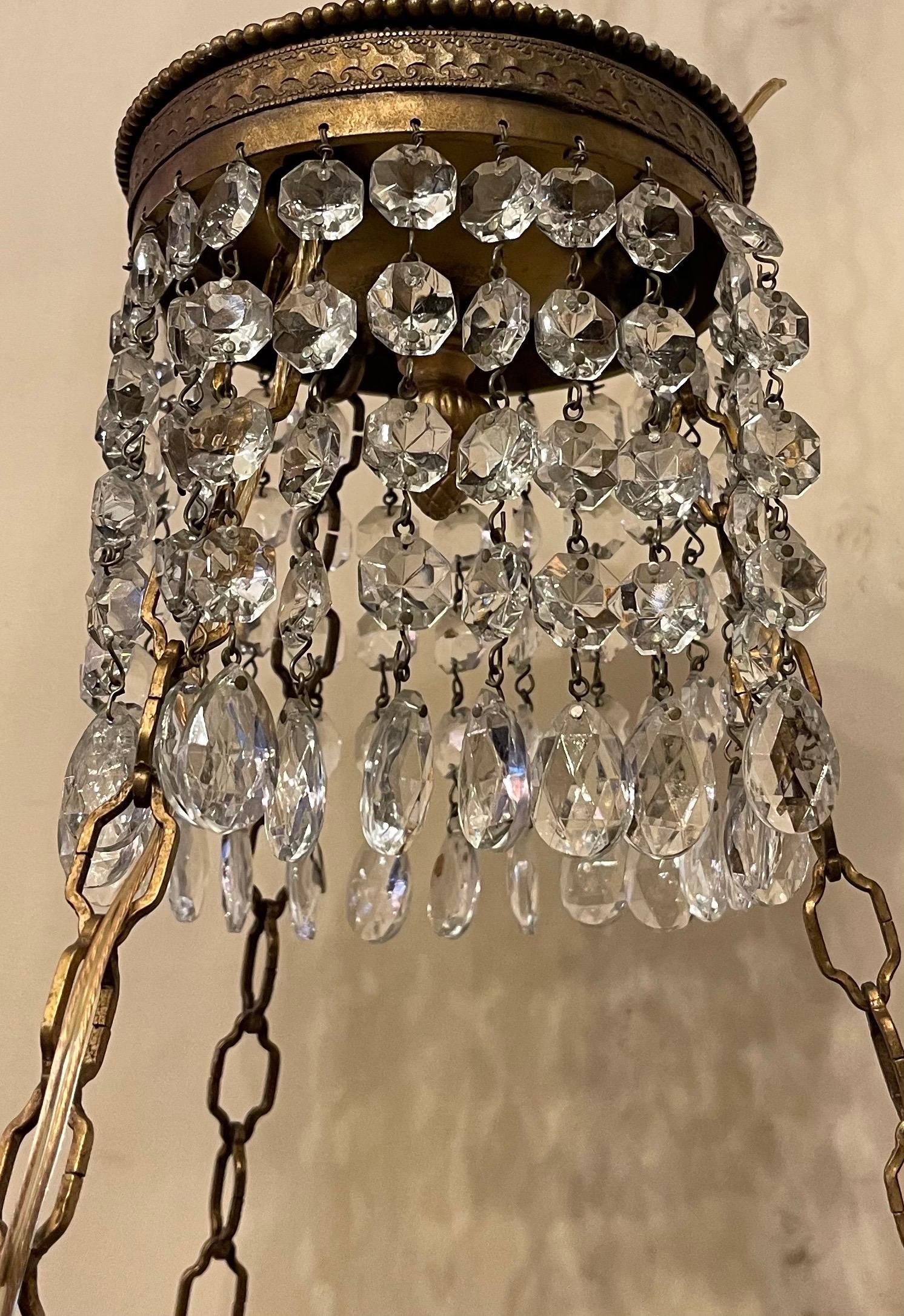Neoklassizistische, geätzte Schale aus geschliffenem Kristall, Bronze-Kronleuchter, Goldbronze-Leuchte im Zustand „Gut“ im Angebot in Roslyn, NY