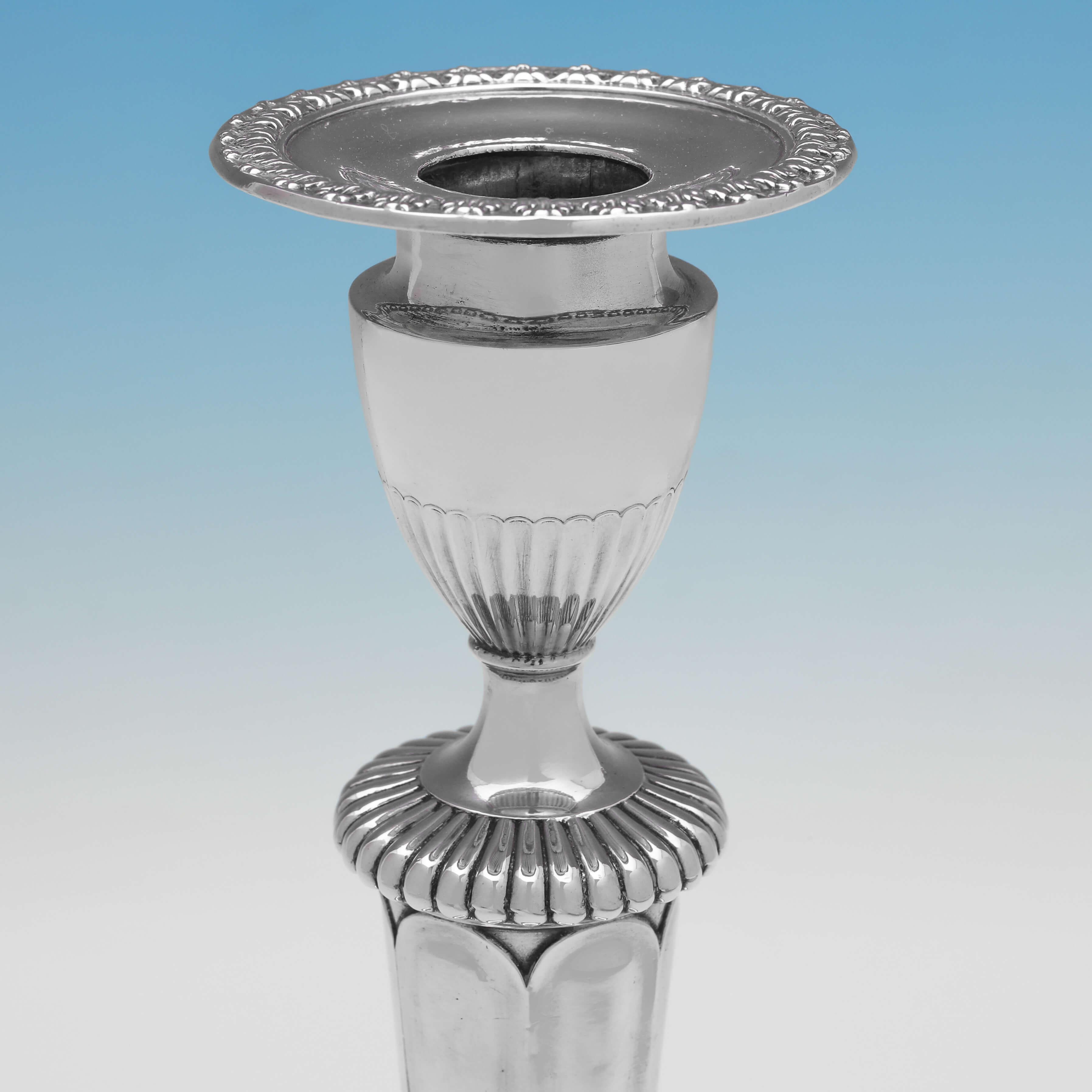 Wonderful Neoclassical Set of 4 Old Sheffield Candlesticks - Circa 1790 In Good Condition For Sale In London, London