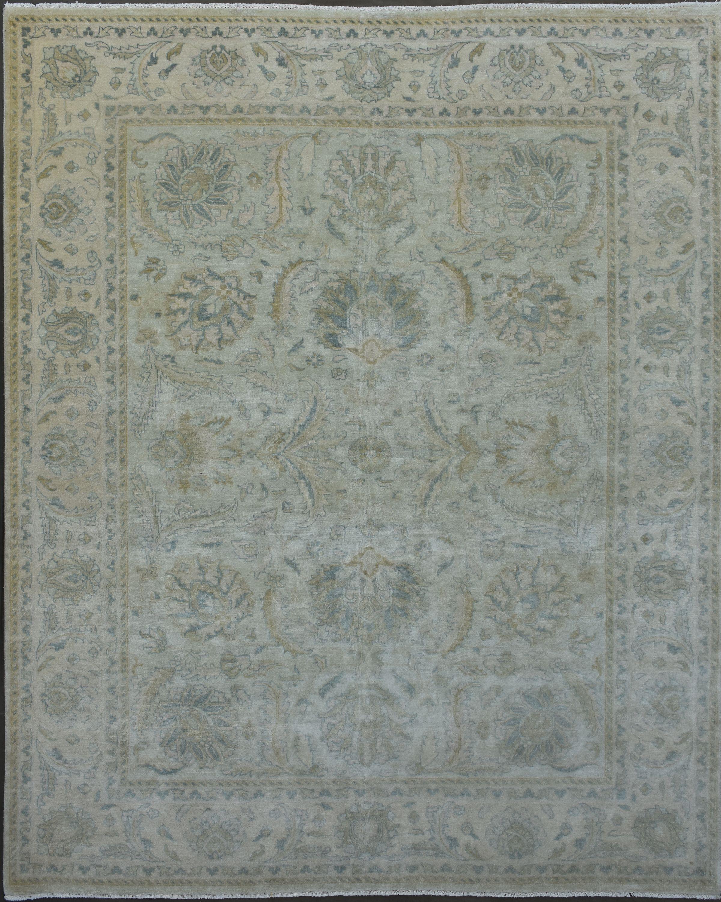 Un bel tappeto nuovo con un bellissimo disegno Oushak e bei colori, interamente annodato a mano con velluto di lana su base di cotone.