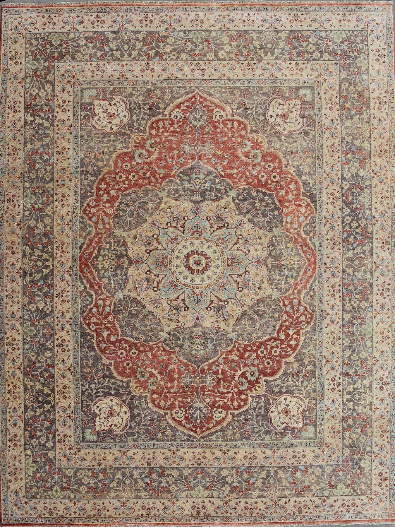 Wunderschöner neuer indischer Teppich im persischen Design (Indisch) im Angebot