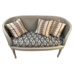 Maravilloso Loveseat Vintage de Doble Caña Recién Reformado