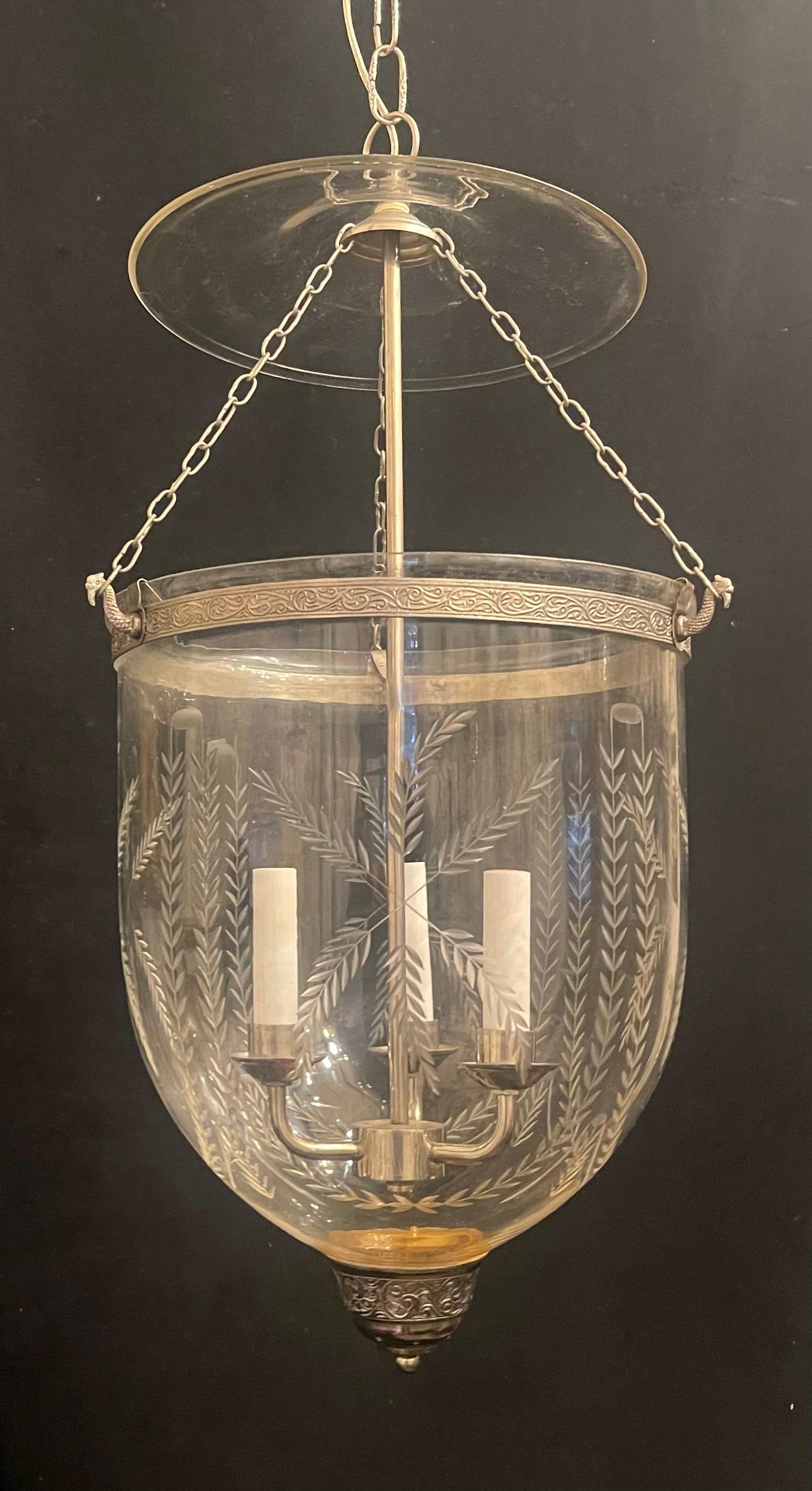 Wunderschöne Nickel Messing geblasen geätzten Lorbeer Glas Glocke Jar Laterne Lights Fixture (Regency) im Angebot