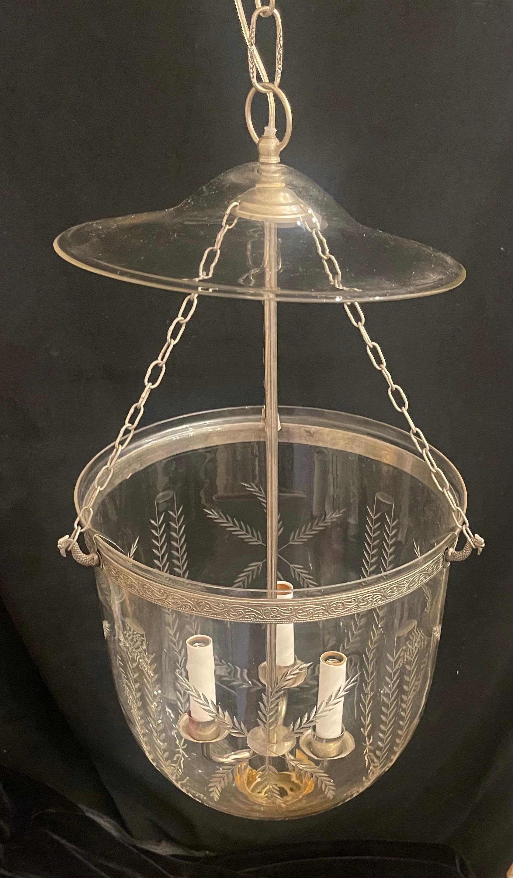 Wunderschöne Nickel Messing geblasen geätzten Lorbeer Glas Glocke Jar Laterne Lights Fixture (Radiert) im Angebot
