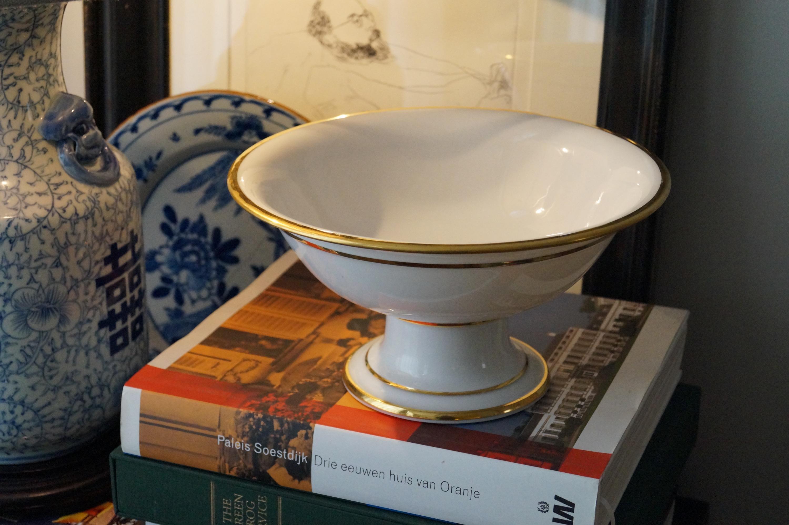 French Wonderful Old Paris Porcelain Bowl on Stand, France, 1820s For Sale