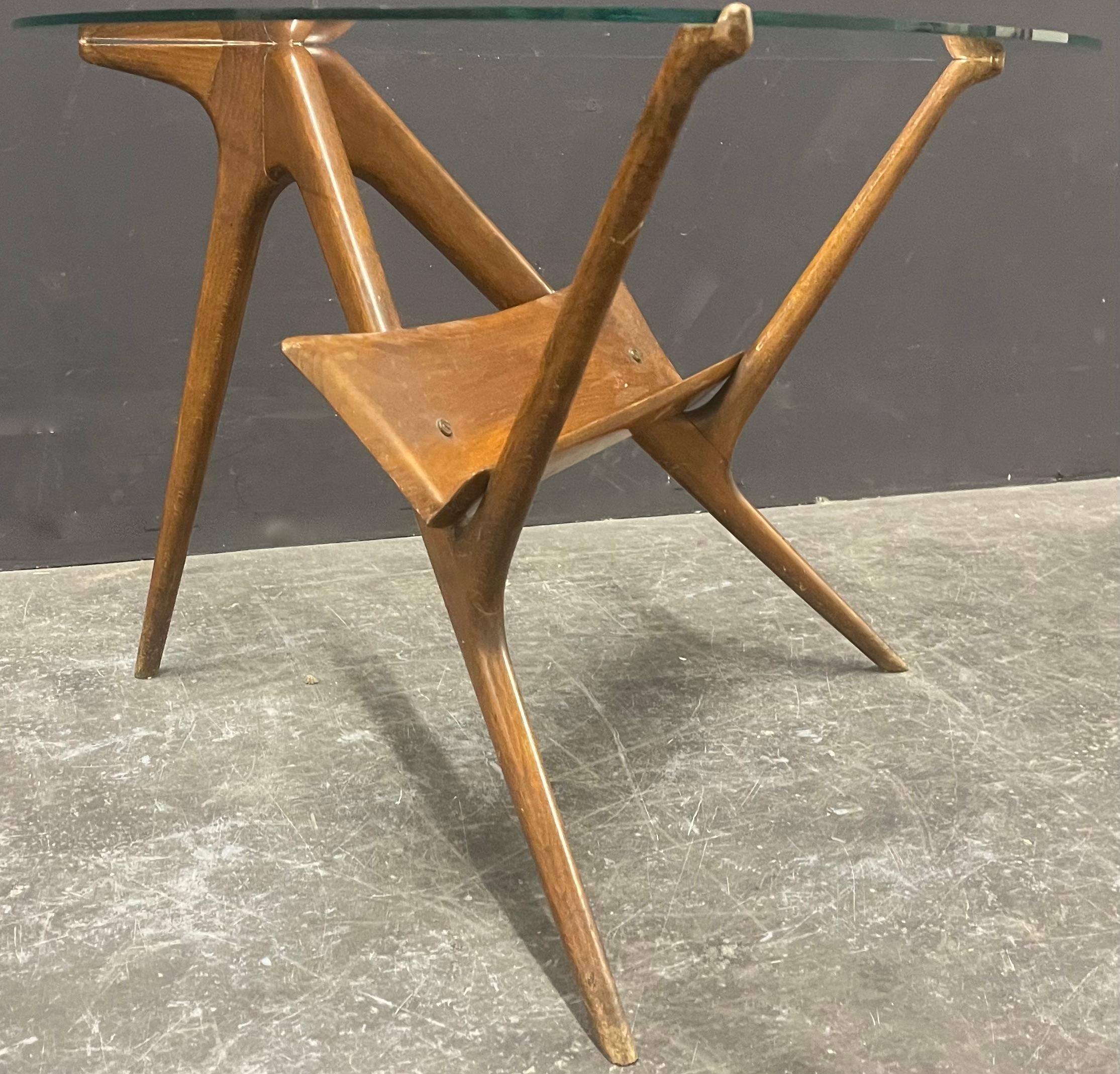 nous avons acheté cette pièce très spéciale à un collectionneur de florence, qui avait une collection très spéciale de merveilleux design du milieu du siècle en provenance d'italie et du monde entier. lignes légères et organiques.