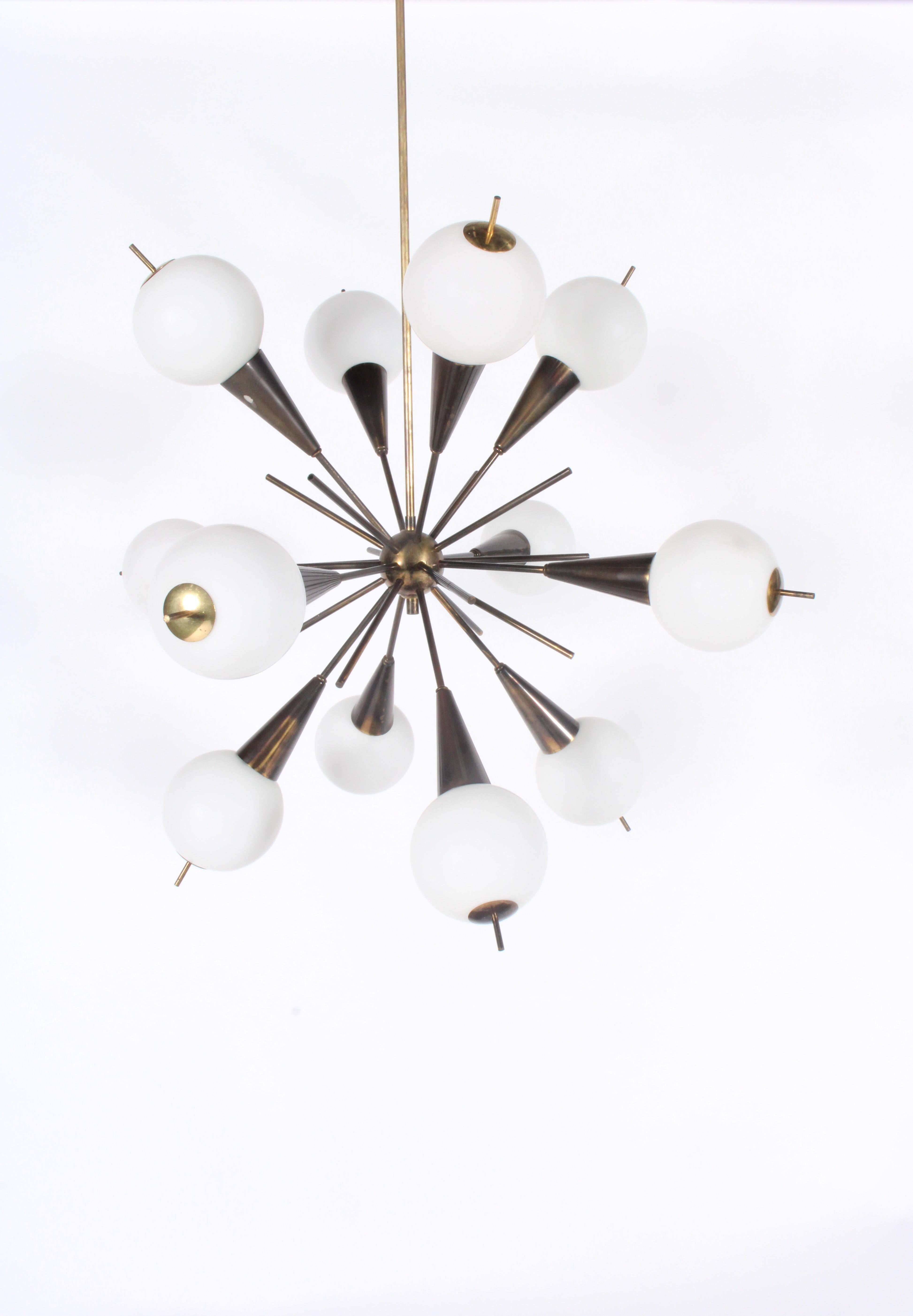 Ottone Splendido lampadario Sputnik originale italiano di Stilnovo * Consegna gratuita in tutto il mondo in vendita