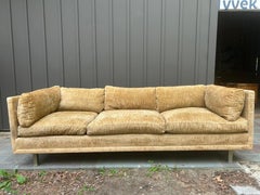 Wunderschöne Pace Collection Even Arm Tuxedo Sofa Mid-century Modern